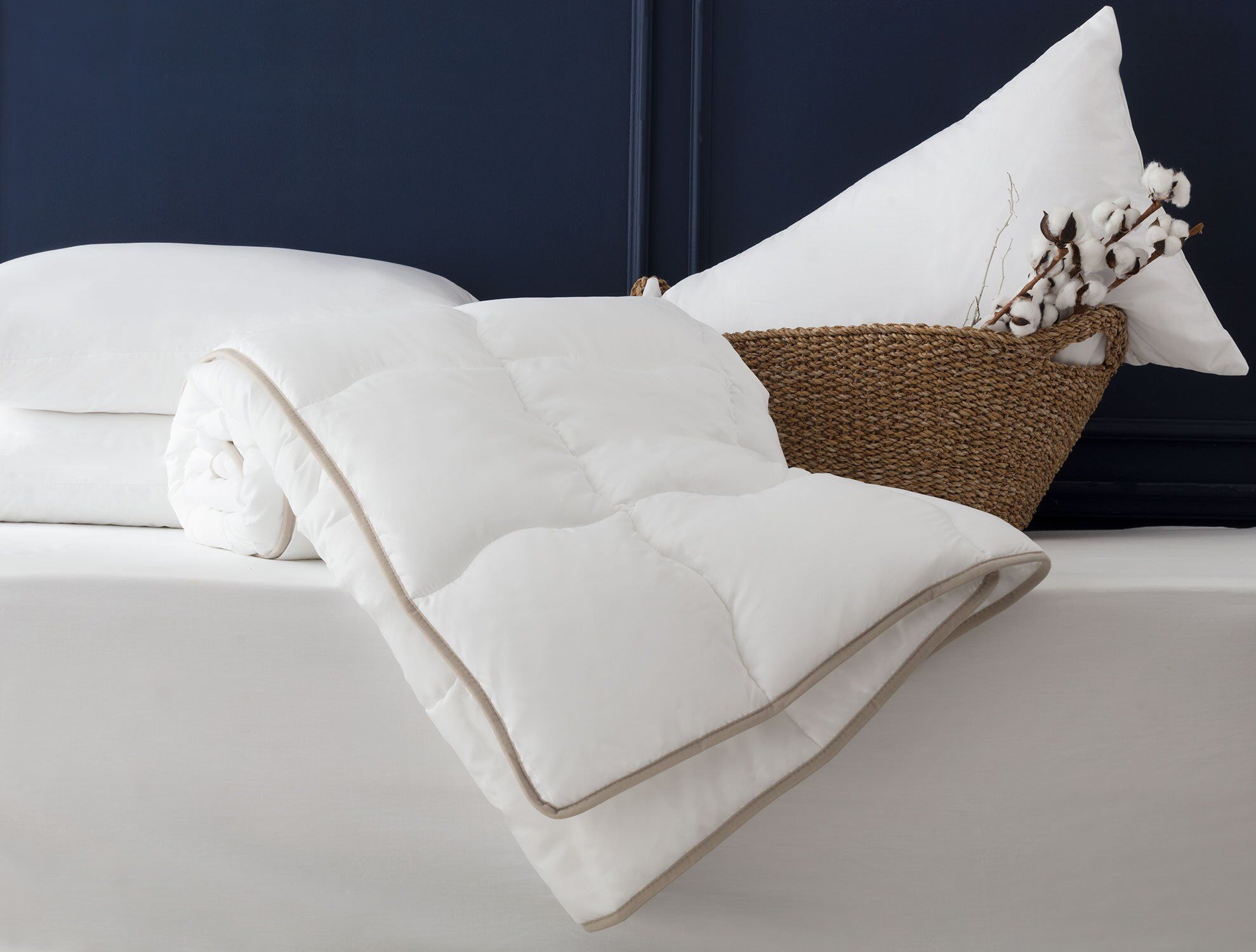 Aleoavera King Size Quilt - White/Earth Price and Details | Madame Coco