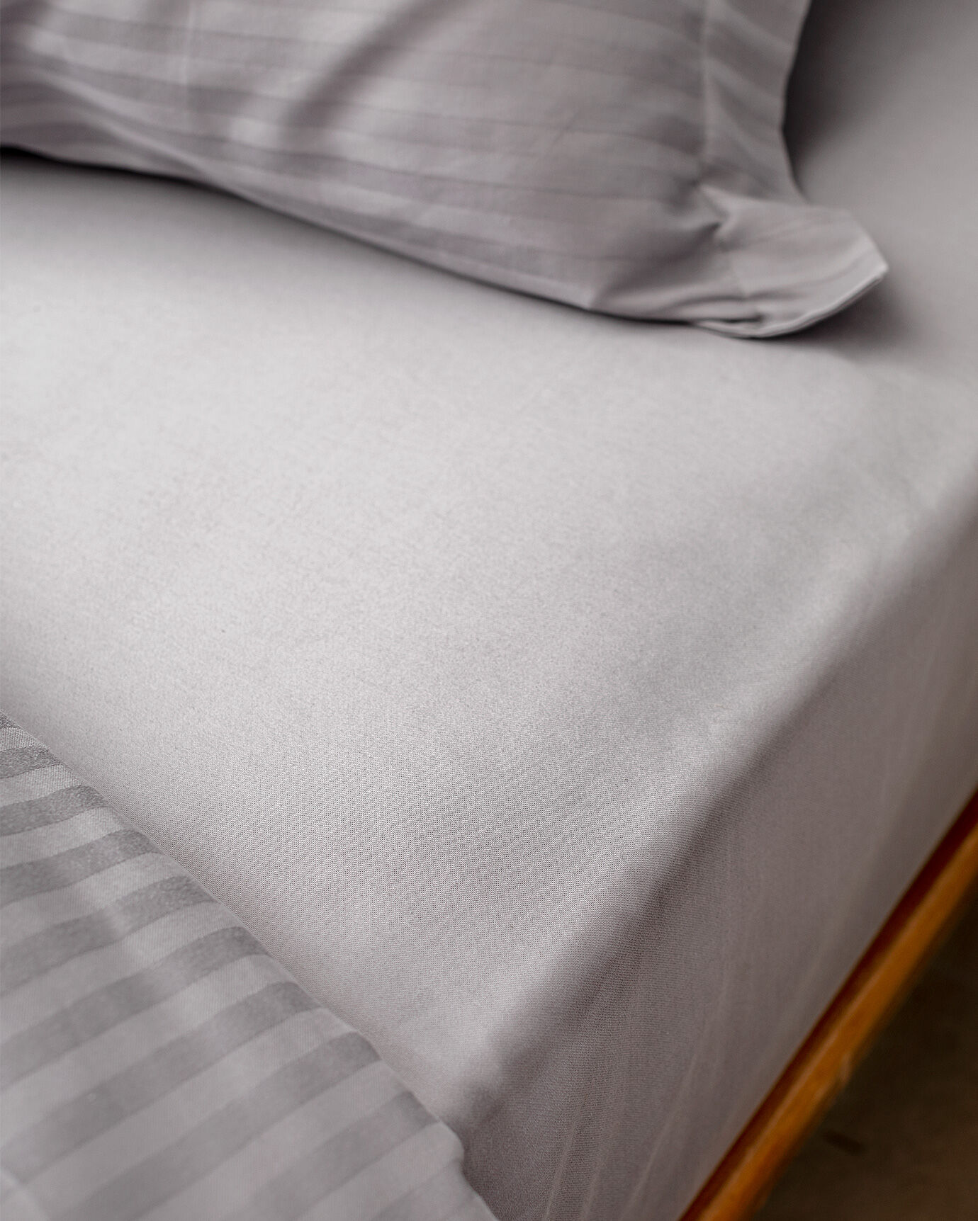 Utopia Bedding Beddengoedset met kingsize bed - 4-delig beddengoed - geborsteld microvezel - krimp- en kleurbestendig - gemakkelijk te onderhouden (kingsize, mokka