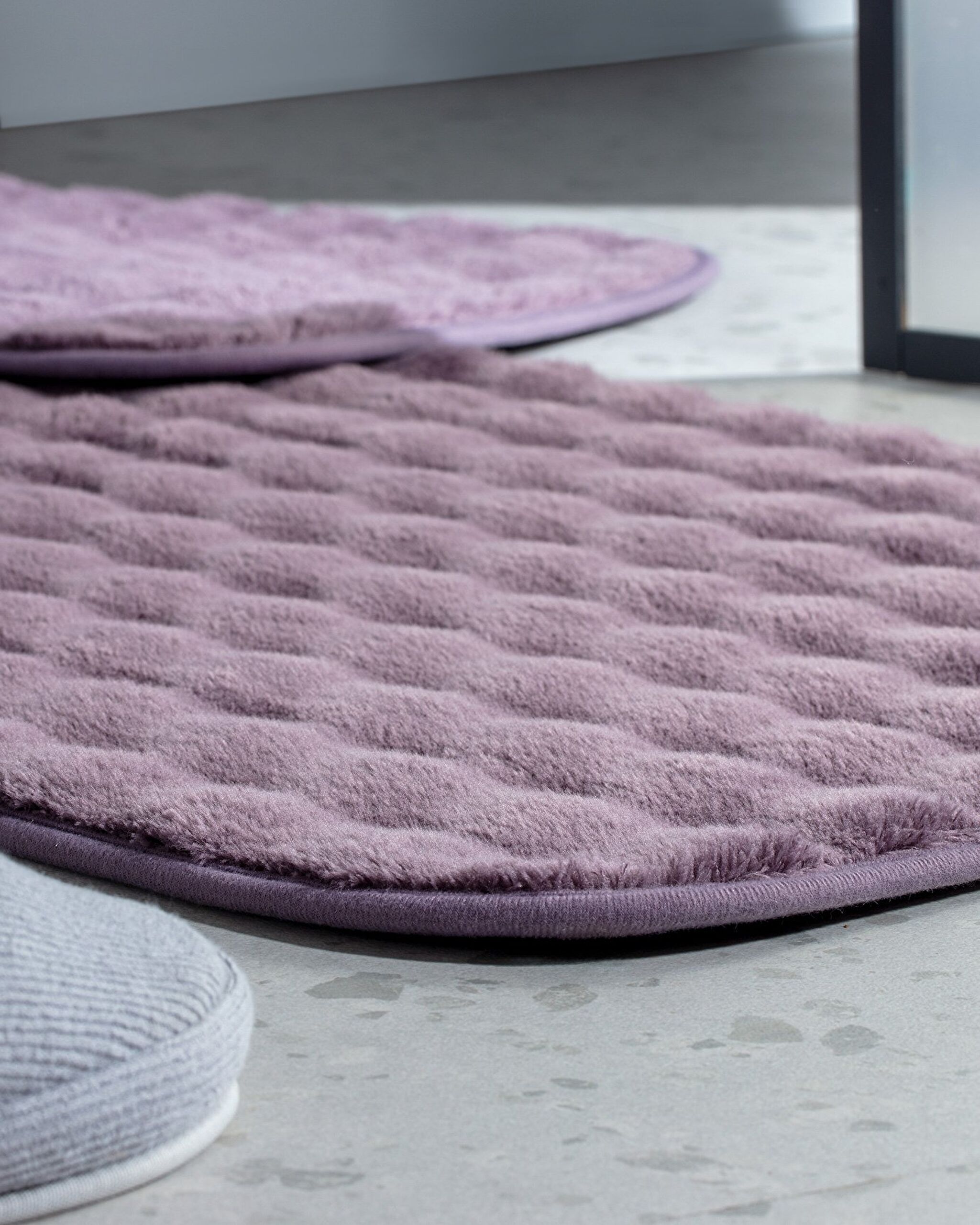 Reflet Bubble 2-Piece Bath Mat - Dark Plum - 1