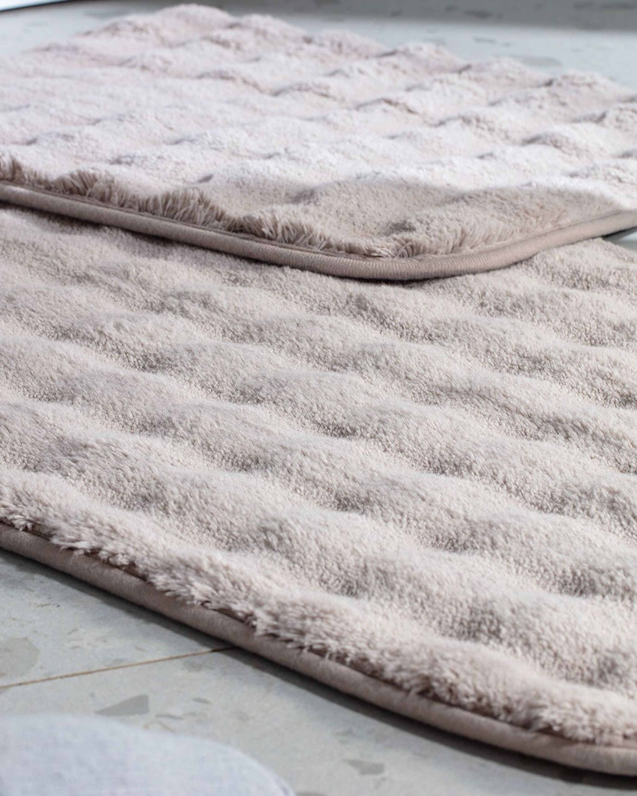 Reflet Bubble 2-Piece Bath Mat - Stone - 2