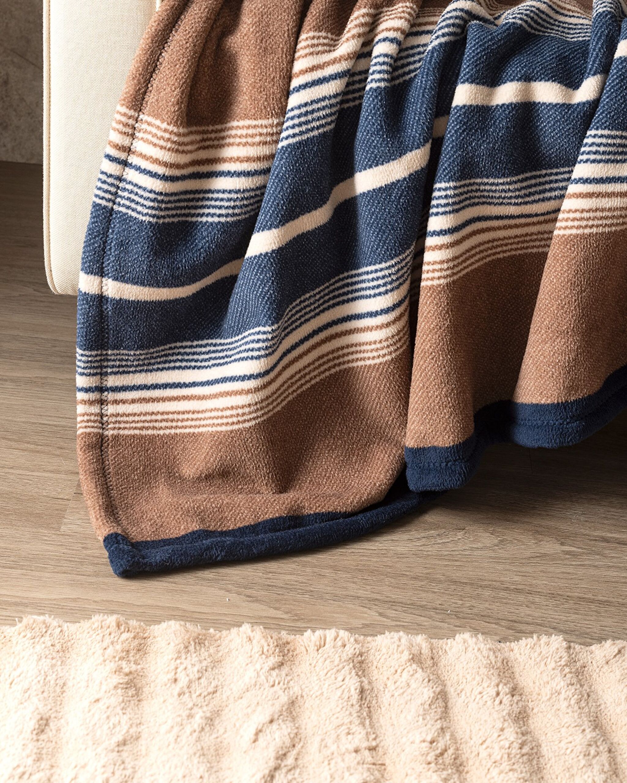 Magne Wellsoft Polar Printed TV Blanket - Navy Blue/Brown - 130x170 cm - 2