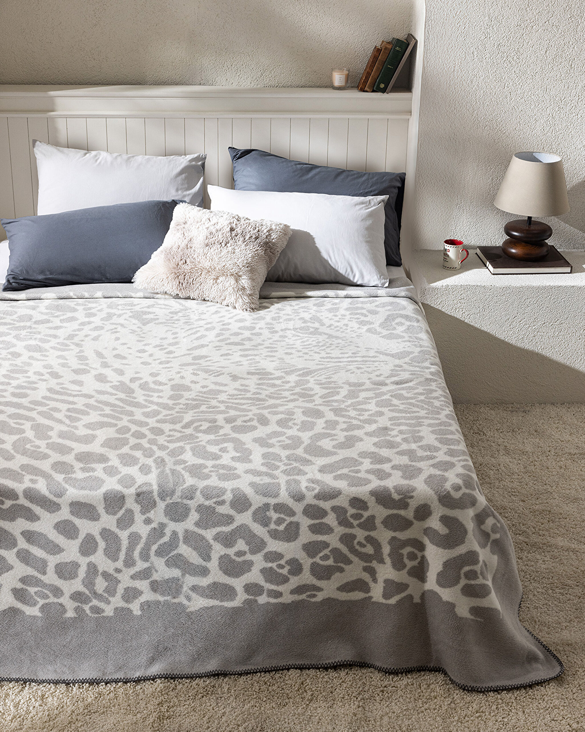 ⁠ Leopard Jacquard Cotton Blanket_0}