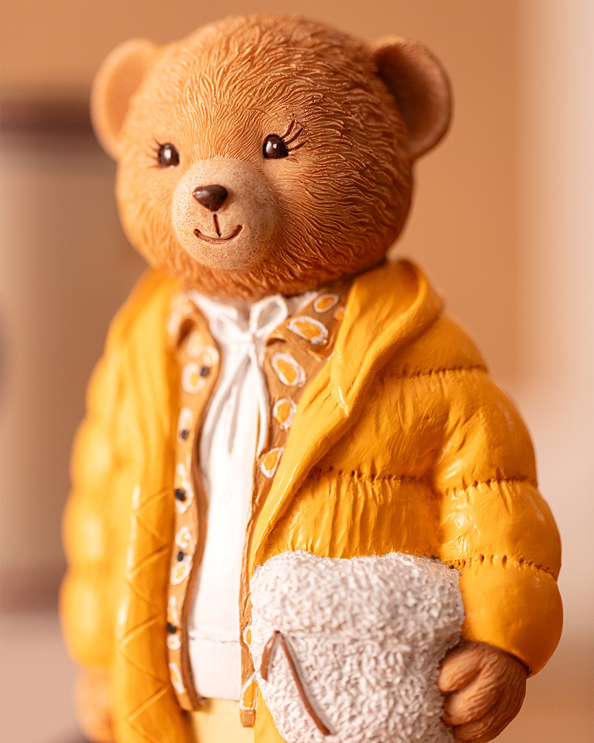 Madelyn beer beeldje - 1