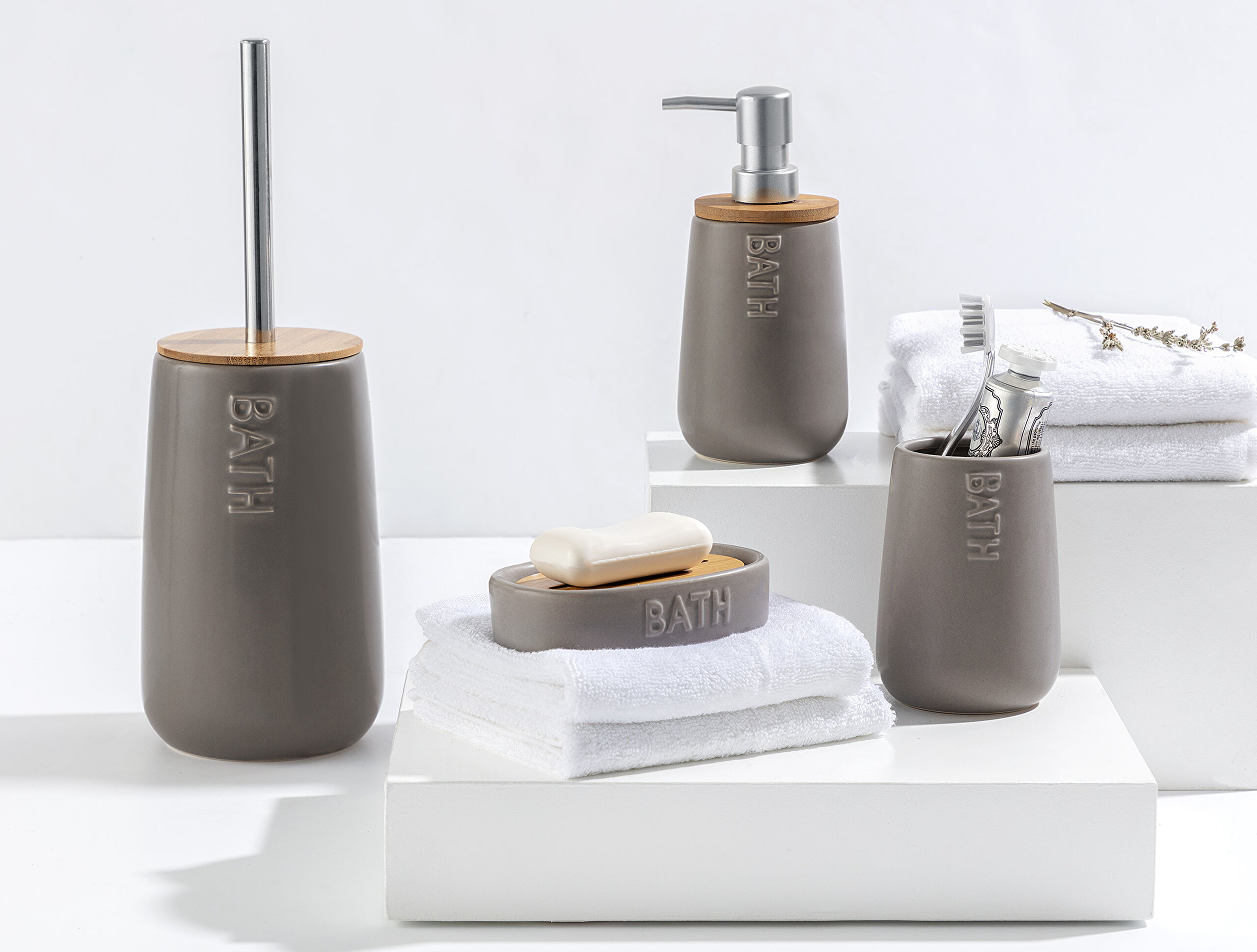 Ensemble de salle de bain 4 pièces Cera - 0