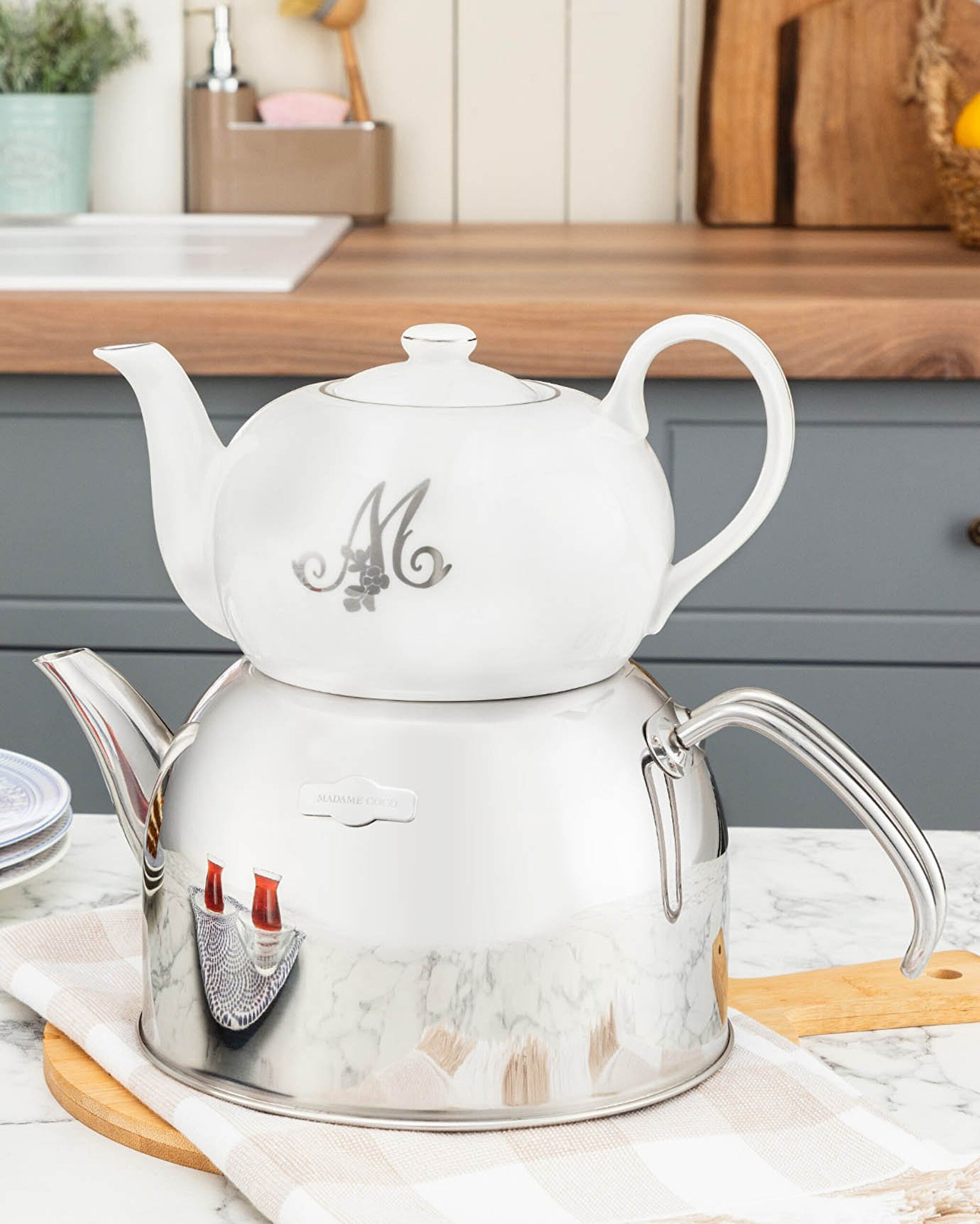Loris Teapot Set