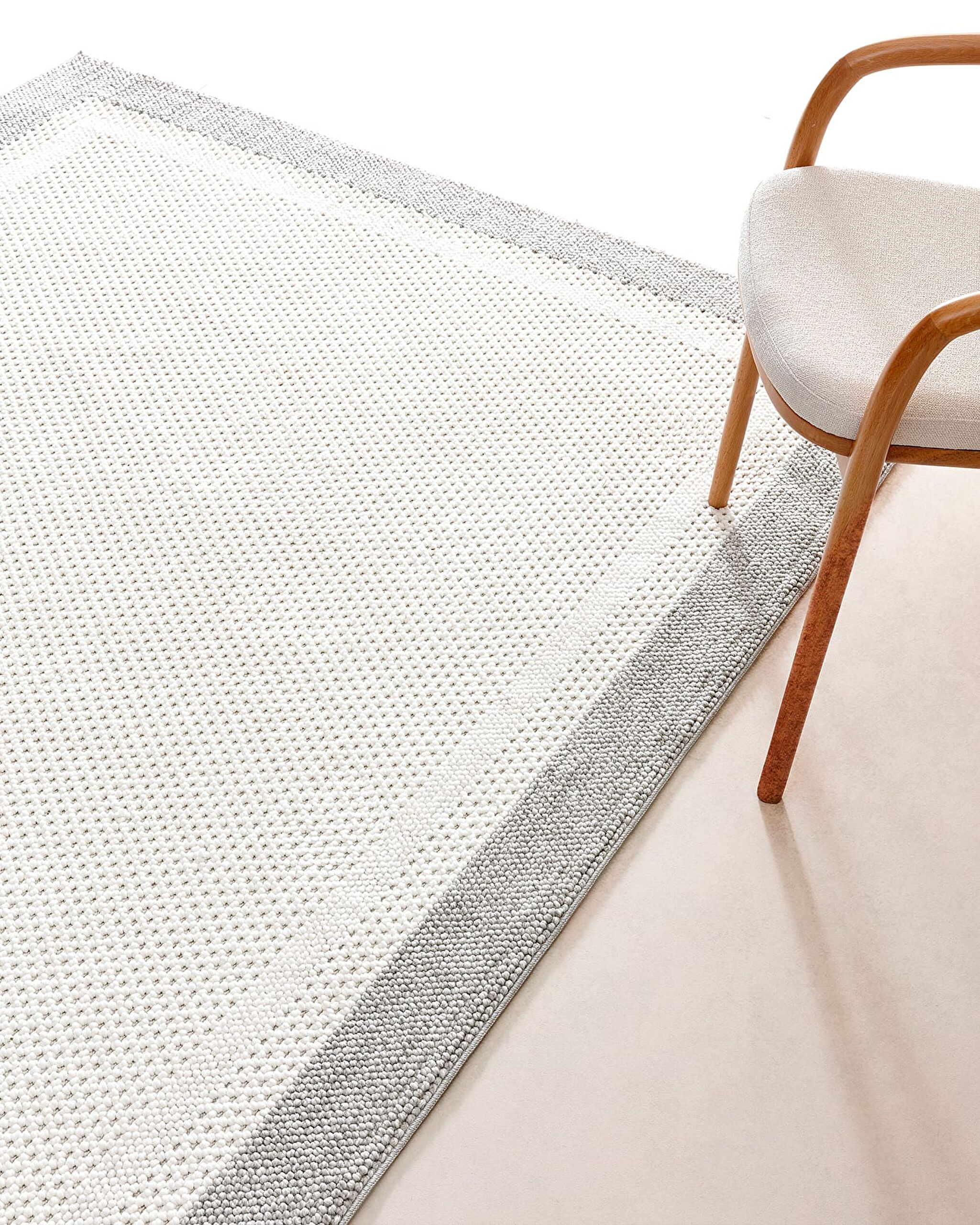 سجادة خطيبها - 0