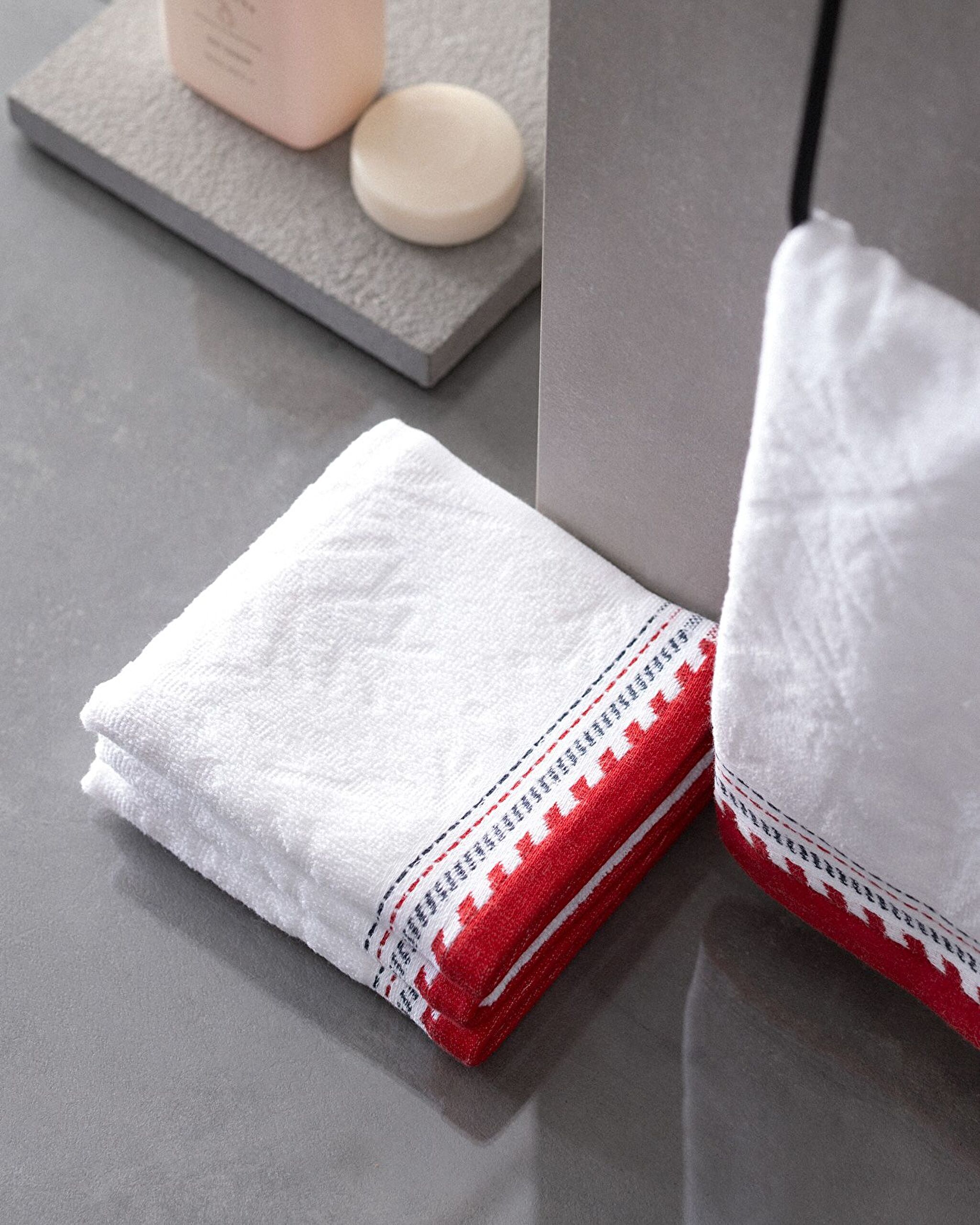 مجموعة بيرل مكونة من 4 مناشف يد - 3