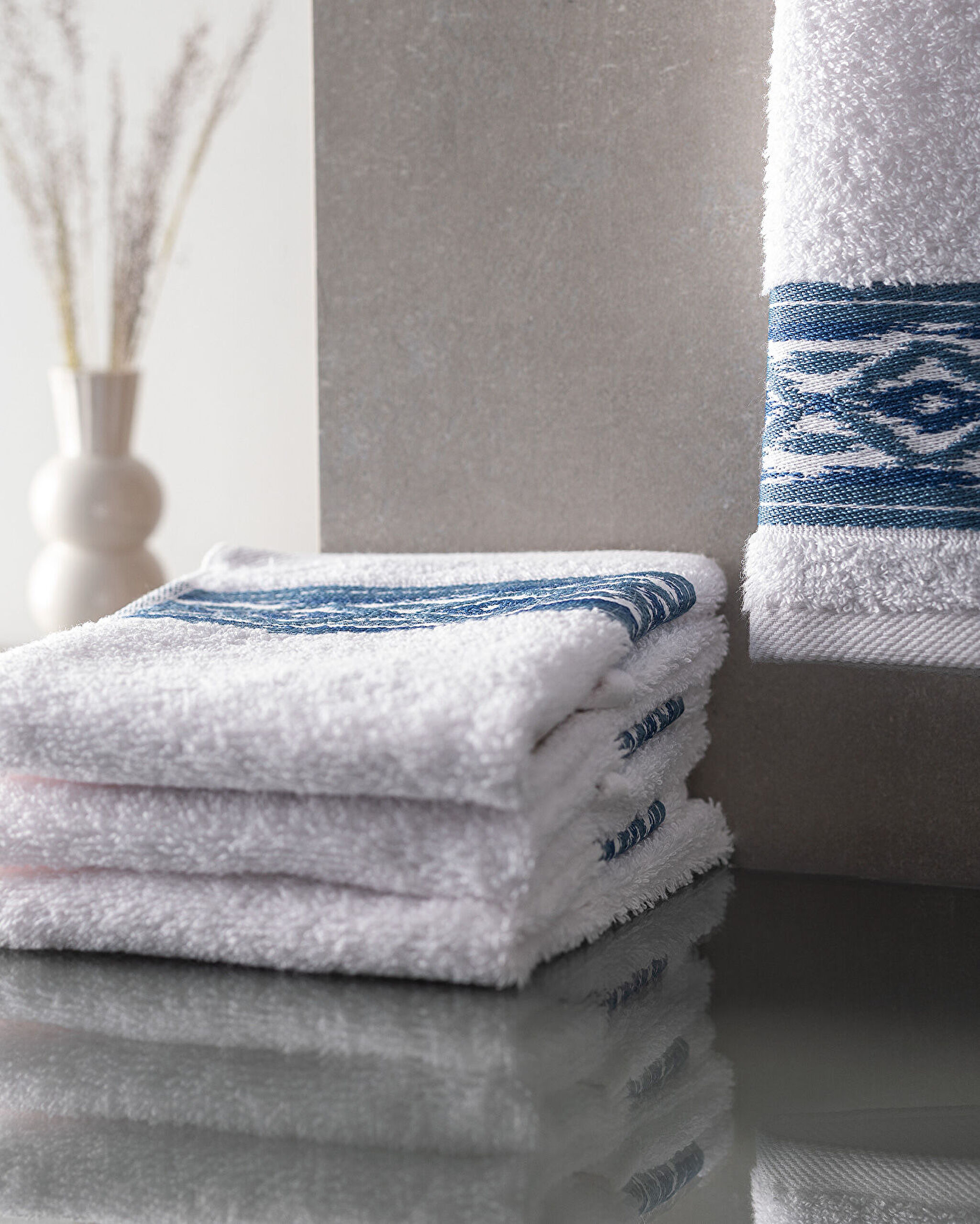 Daine 4 Pack Hand Towel - 1