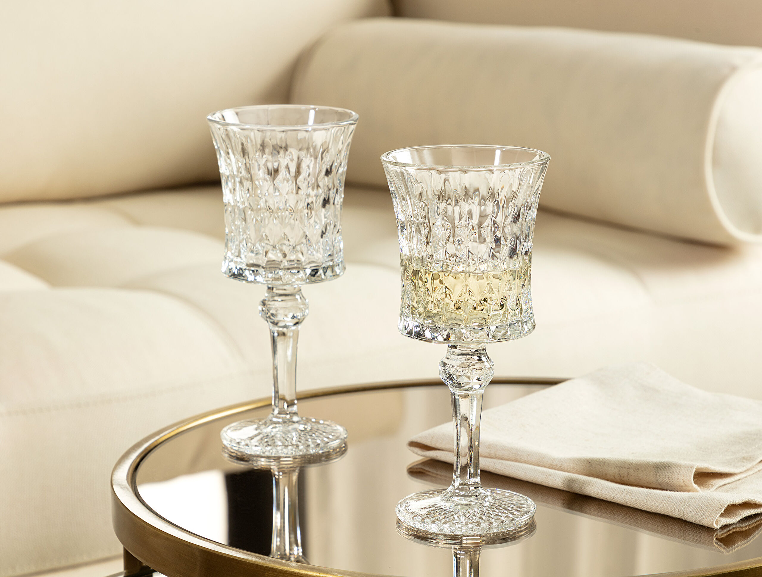 ⁠ Stephanie 4-piece Short Wine Glass Set_0}