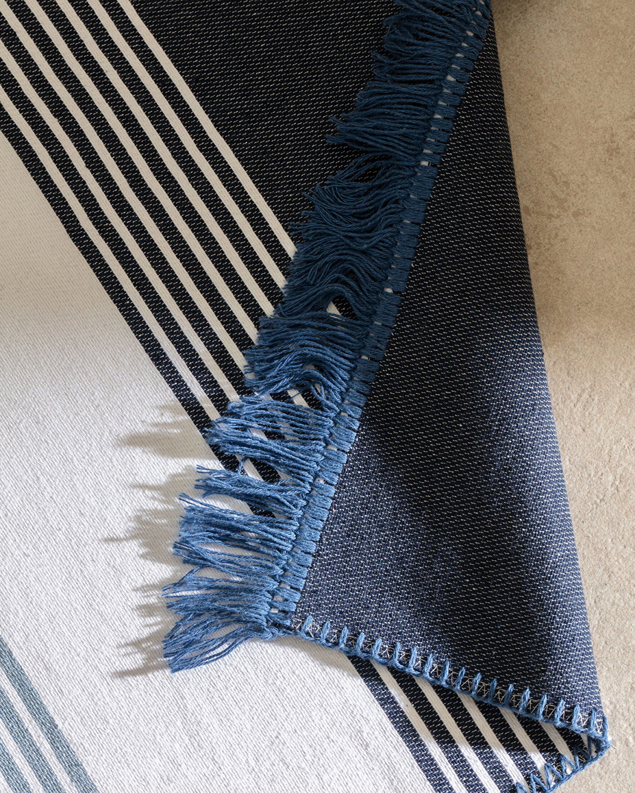 ⁠ Rontalon Fringed Woven Rug_2}