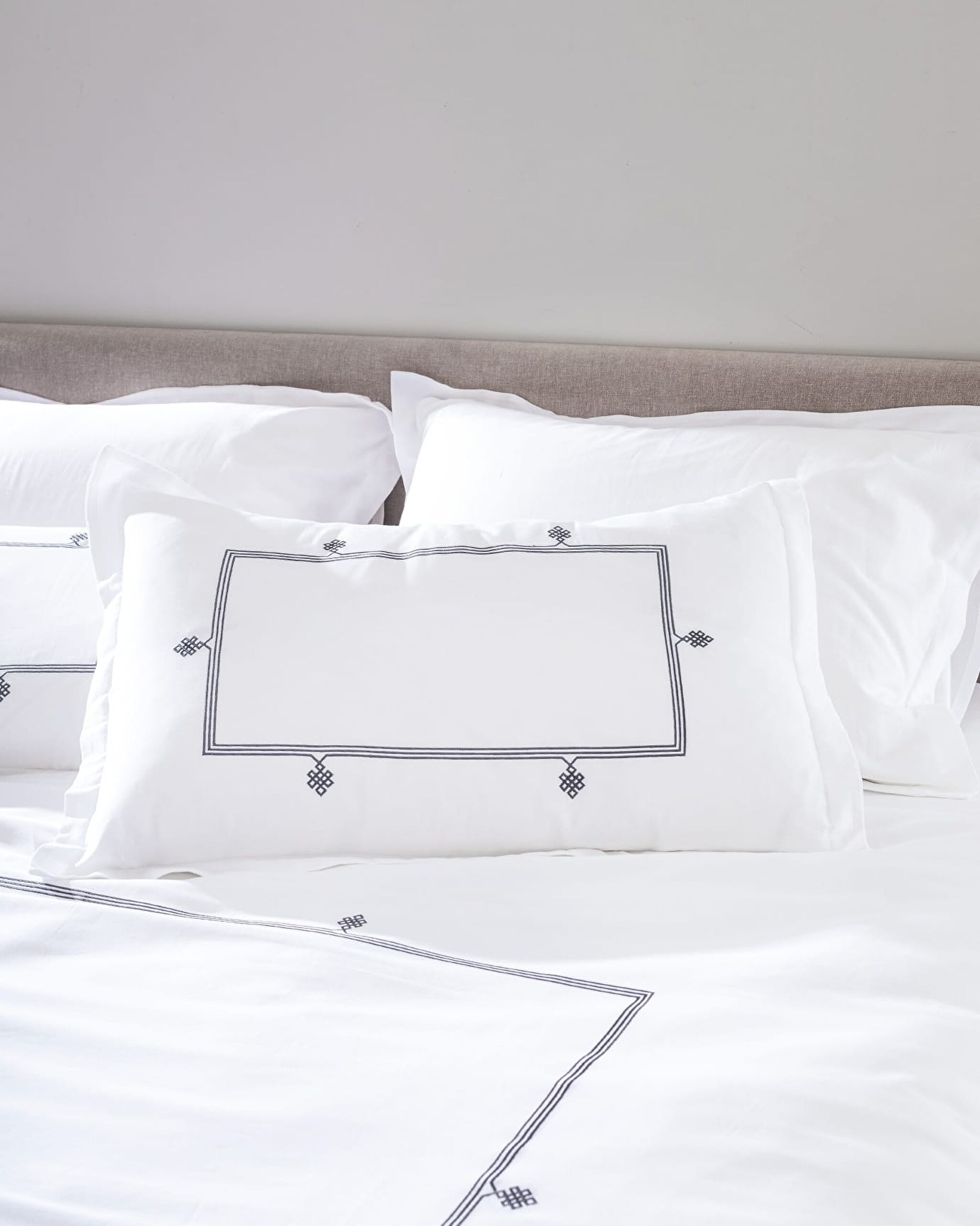 Lilas Double Embroidered Duvet Cover Set - Satin - 5