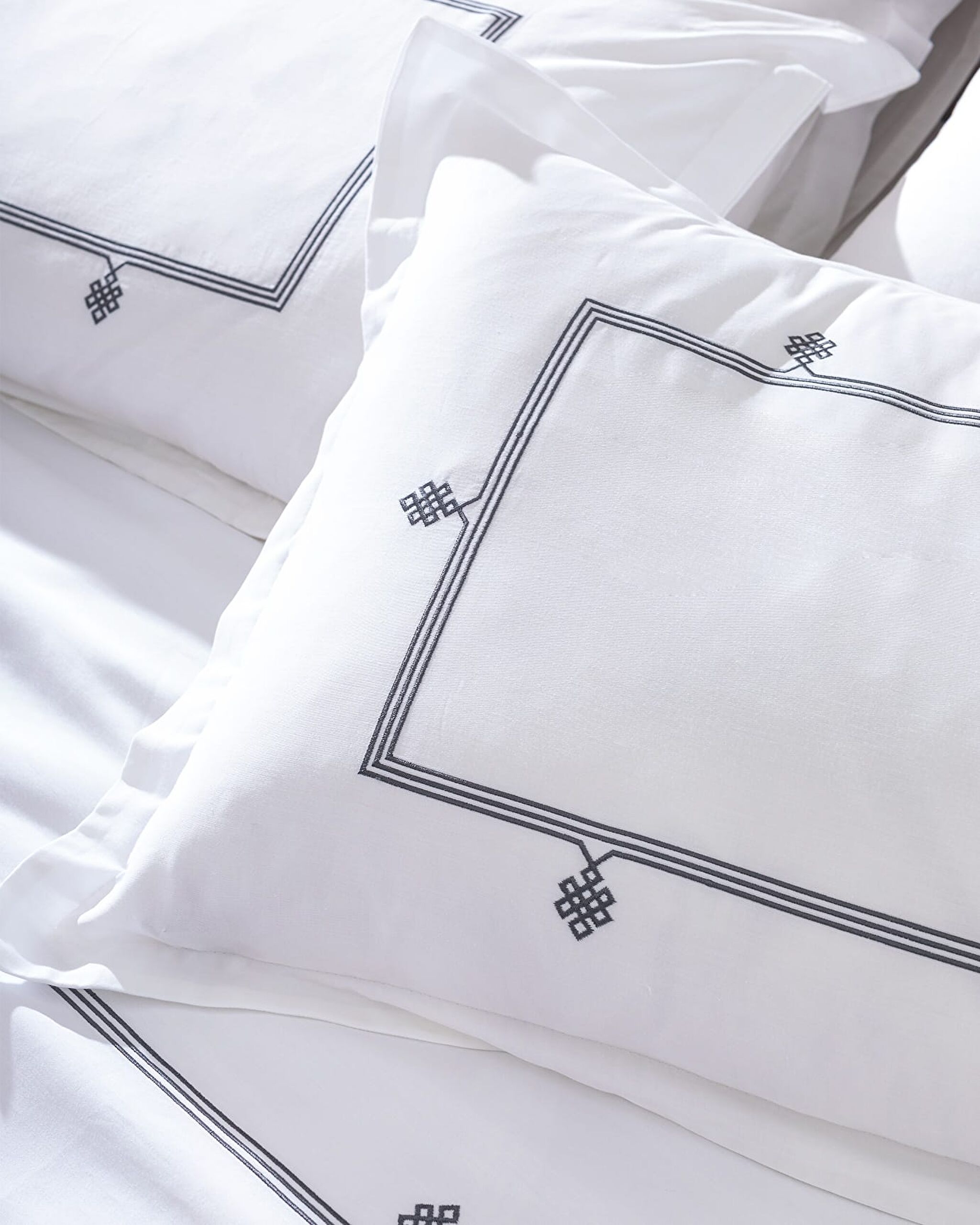 Lilas Double Embroidered Duvet Cover Set - Satin - 3