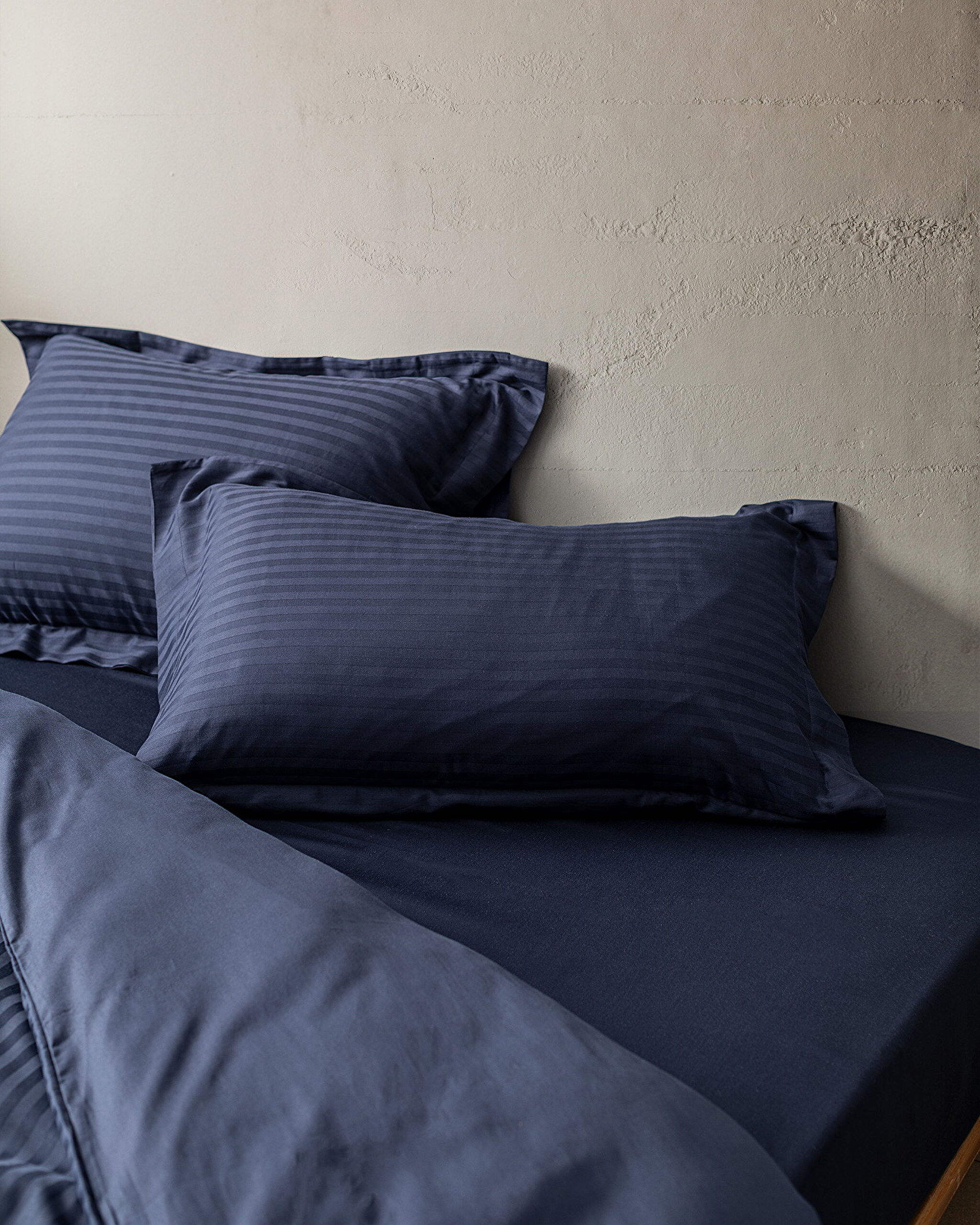 Elicia Çift Kişilik Çizgili Saten Nevresim Takımı - 2