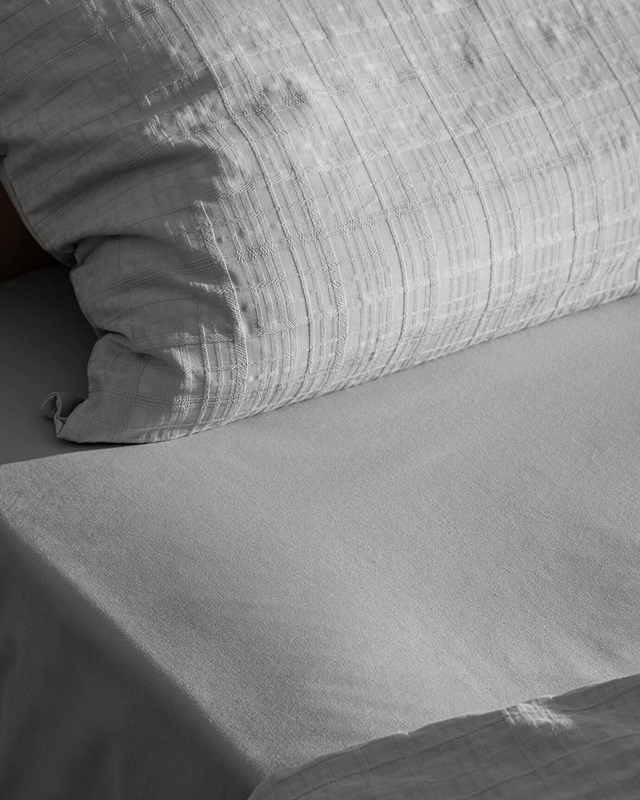 Lumiere Family Size Dobby Duvet Cover Set - 5