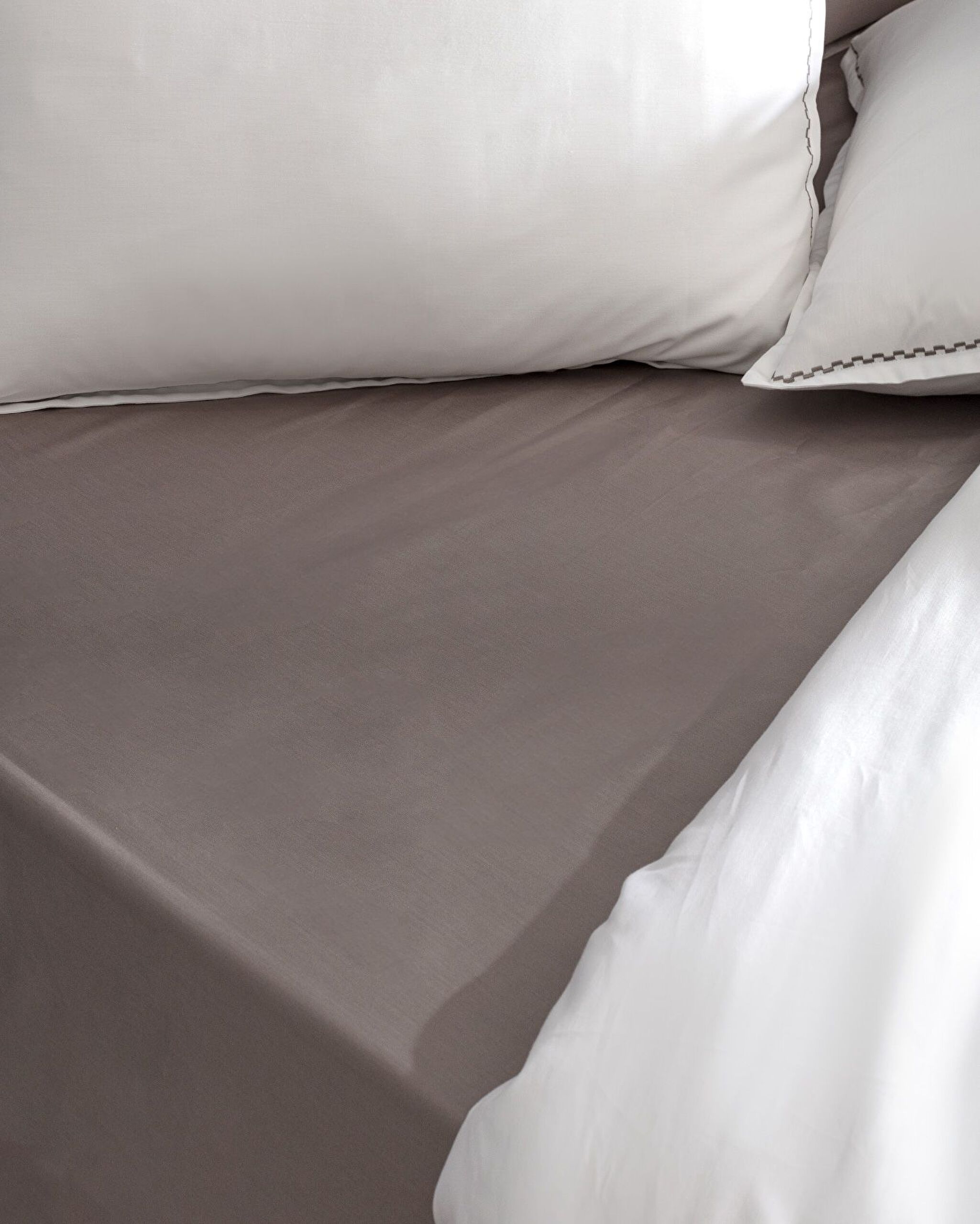 Ensemble de housse de couette en satin brodé 100 % coton pour très grand lit Laila - Blanc - 2