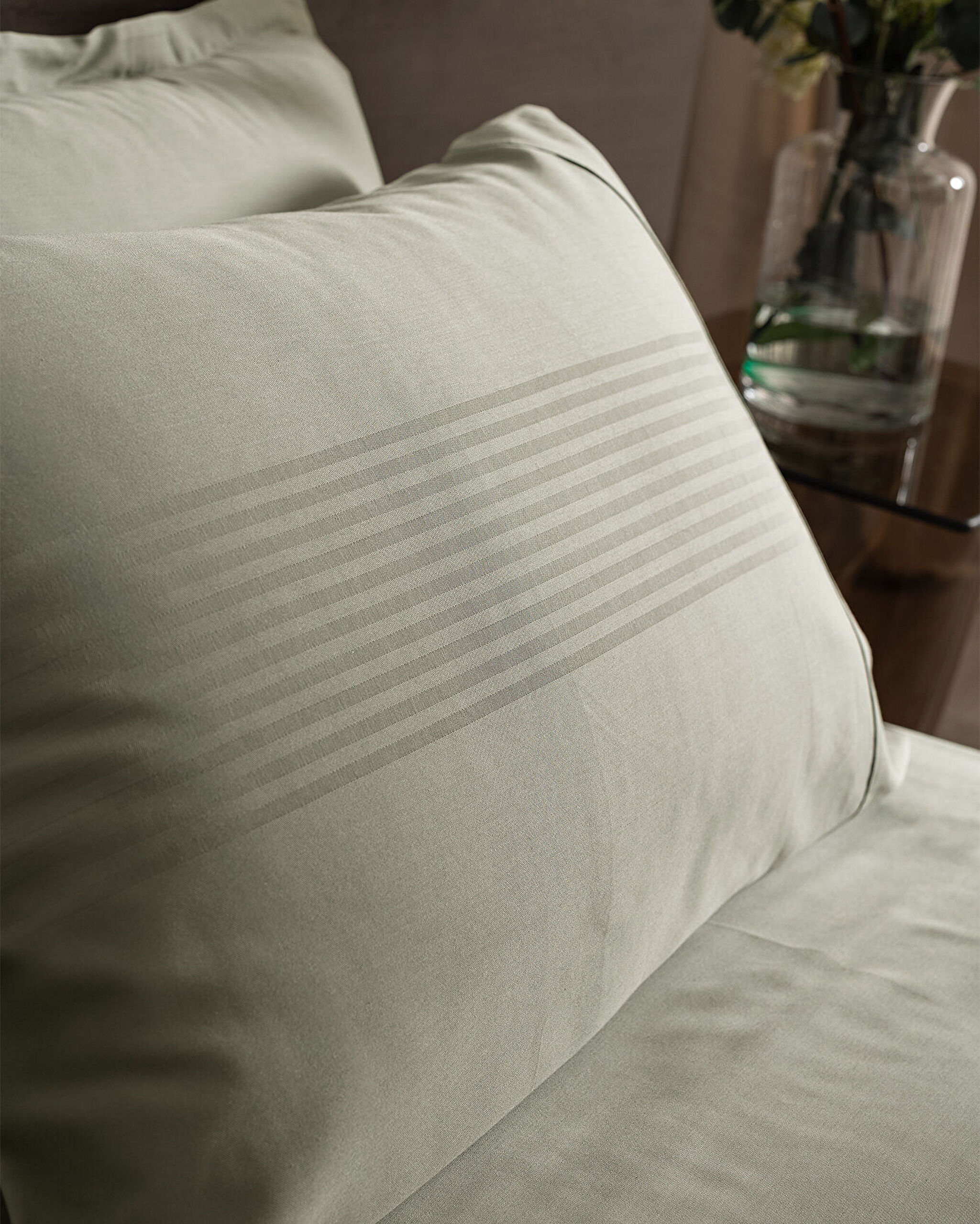 Reverie  King Size Bamboo Dobby Duvet Cover Set - 4