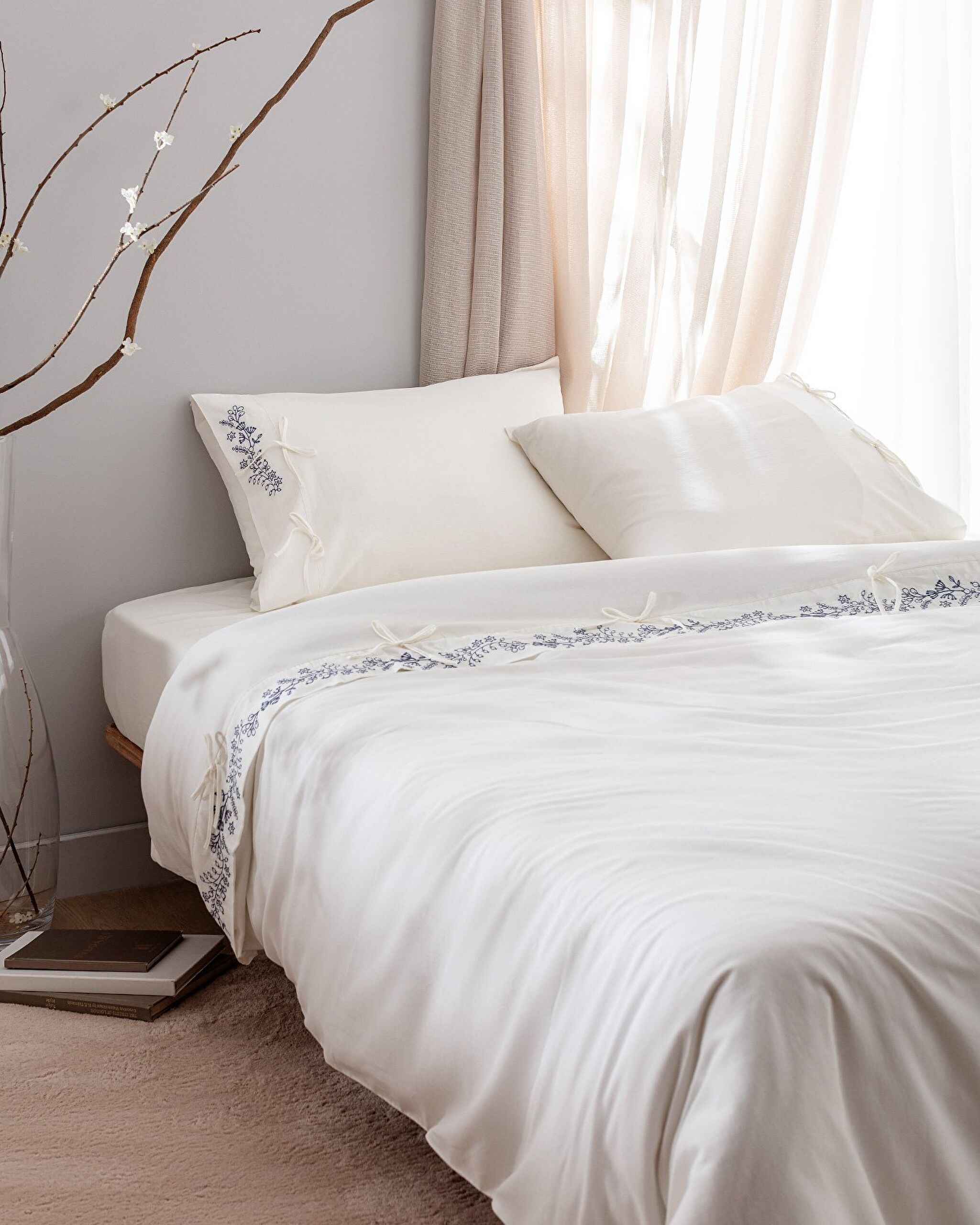 Parure de lit King Size 100 % coton avec housse de couette nouée - Écru/Bleu marine - 2