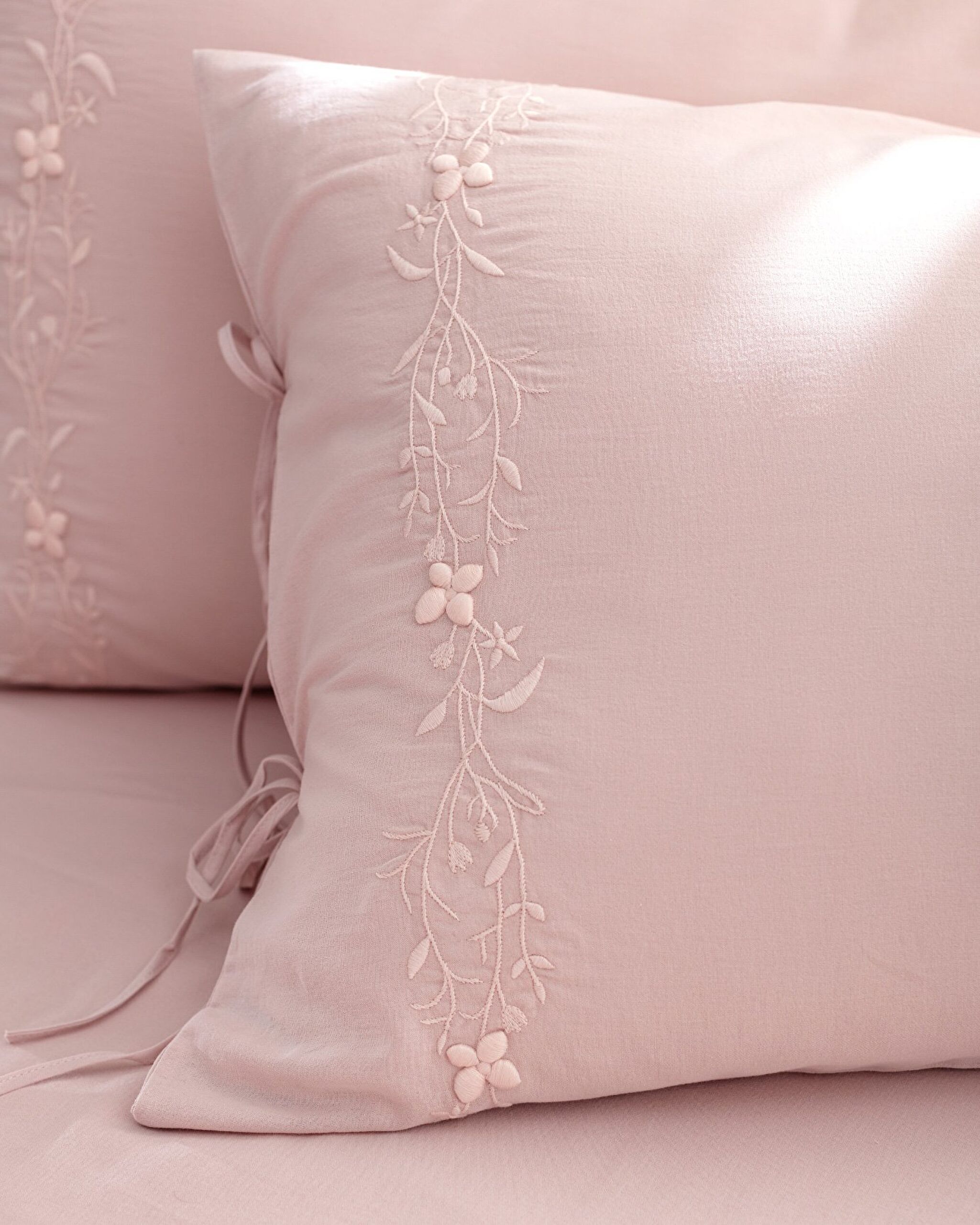 Ensemble de housse de couette brodée 100 % coton King Size Loris - Poudre - 3