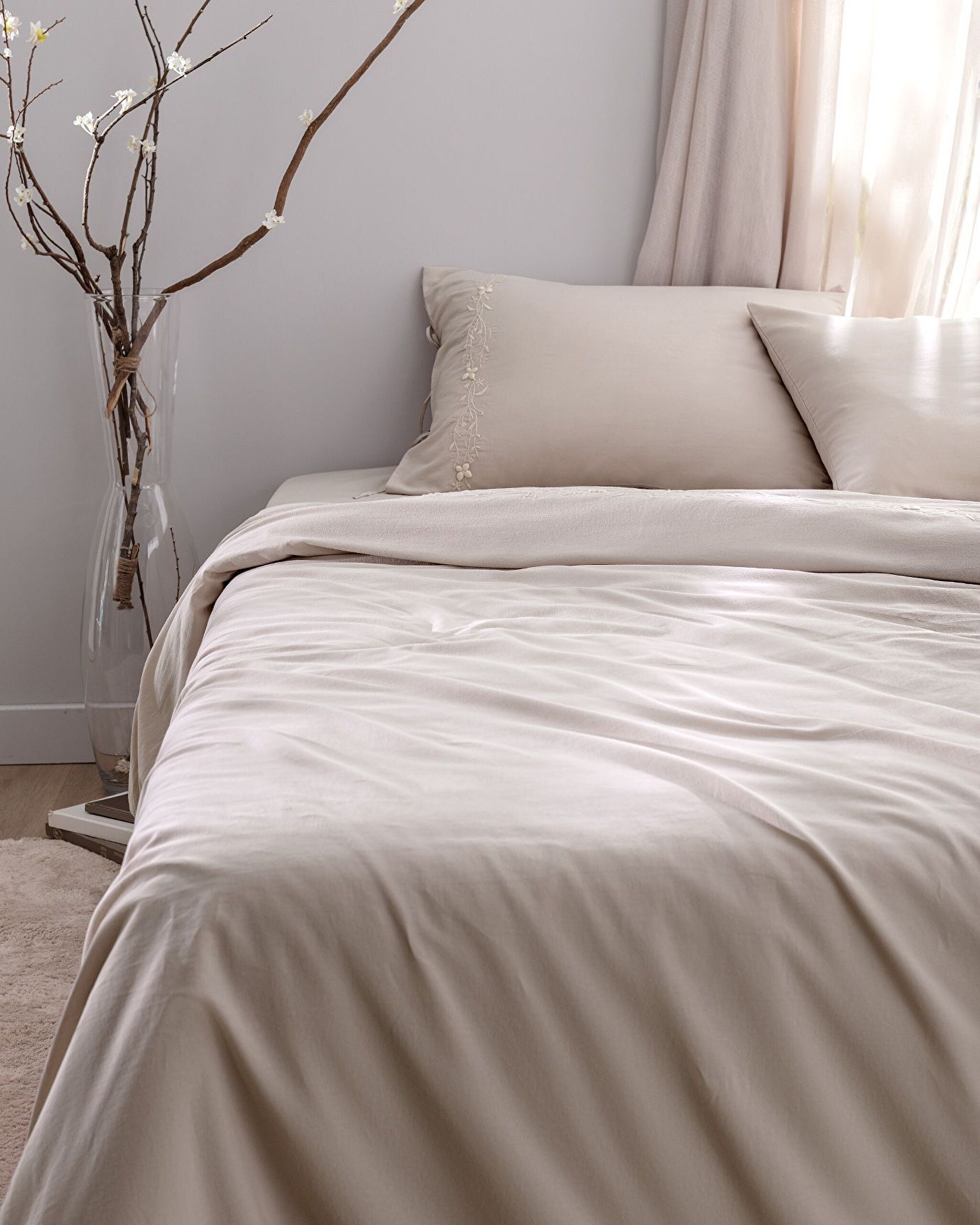 Ensemble de housse de couette brodée 100 % coton King Size Loris - Beige - 1