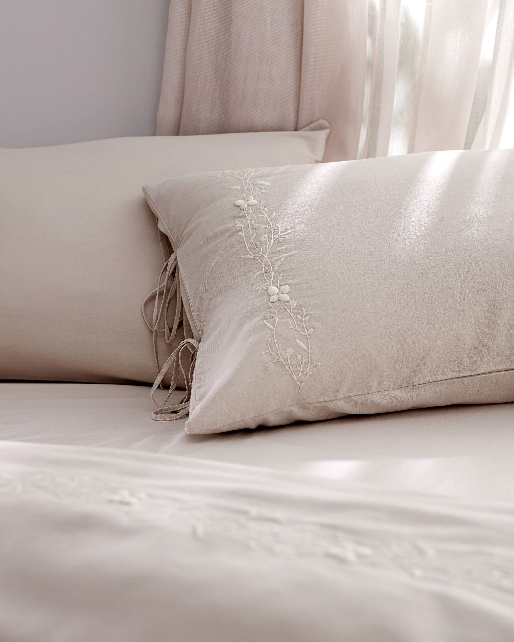 Ensemble de housse de couette brodée 100 % coton King Size Loris - Beige - 4