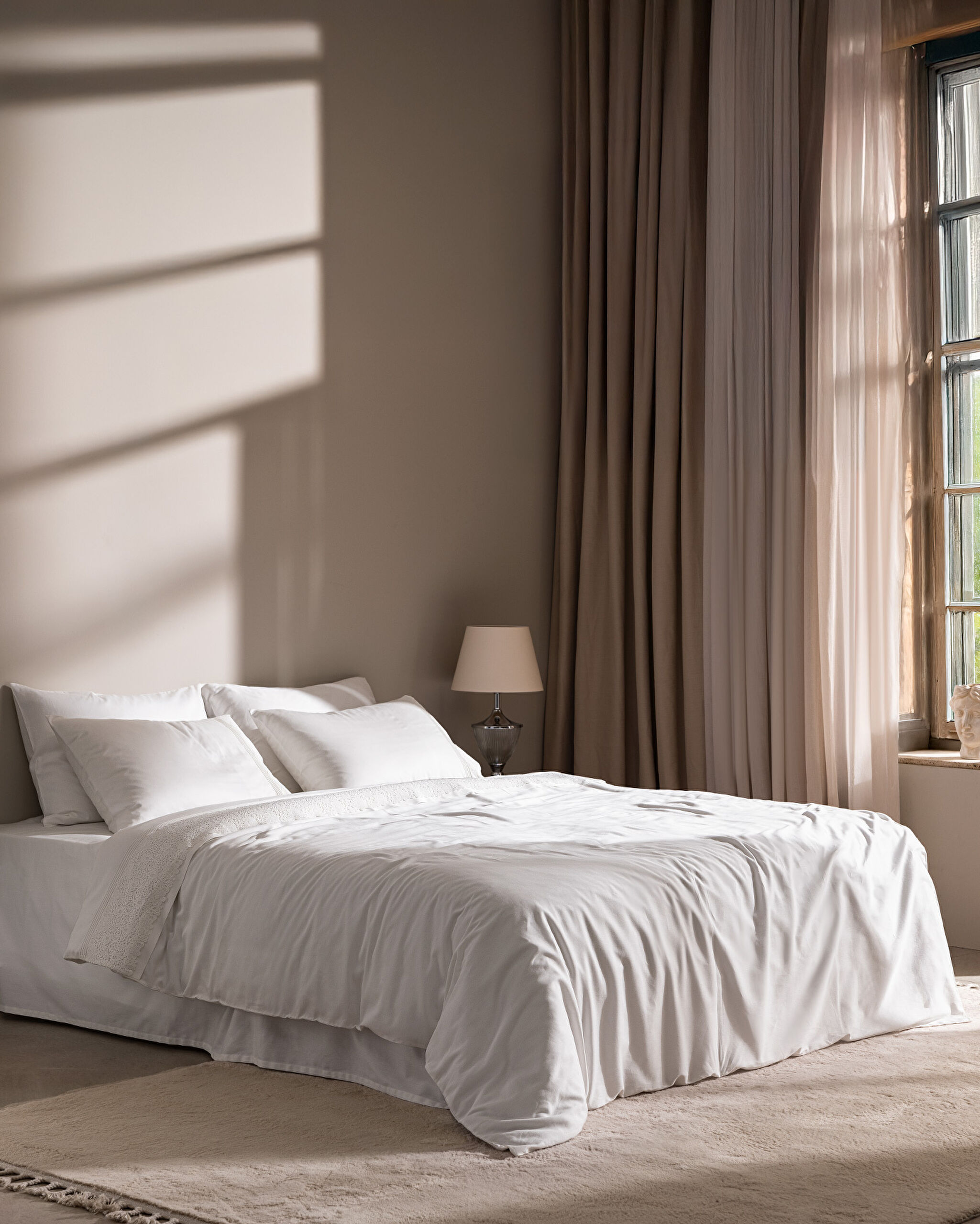 Ensemble de housse de couette en satin brodé 100 % coton King Size Marion - Blanc - 0