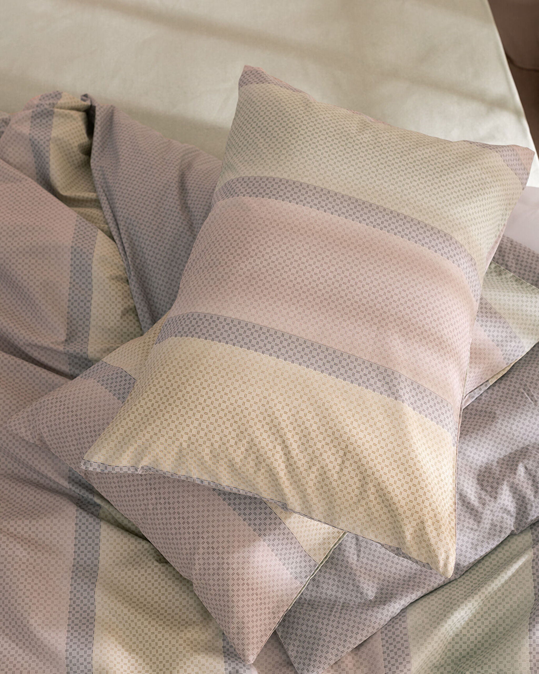 Cannes King Size Fitted Duvet Cover Set - Ranforce Patterned - 4