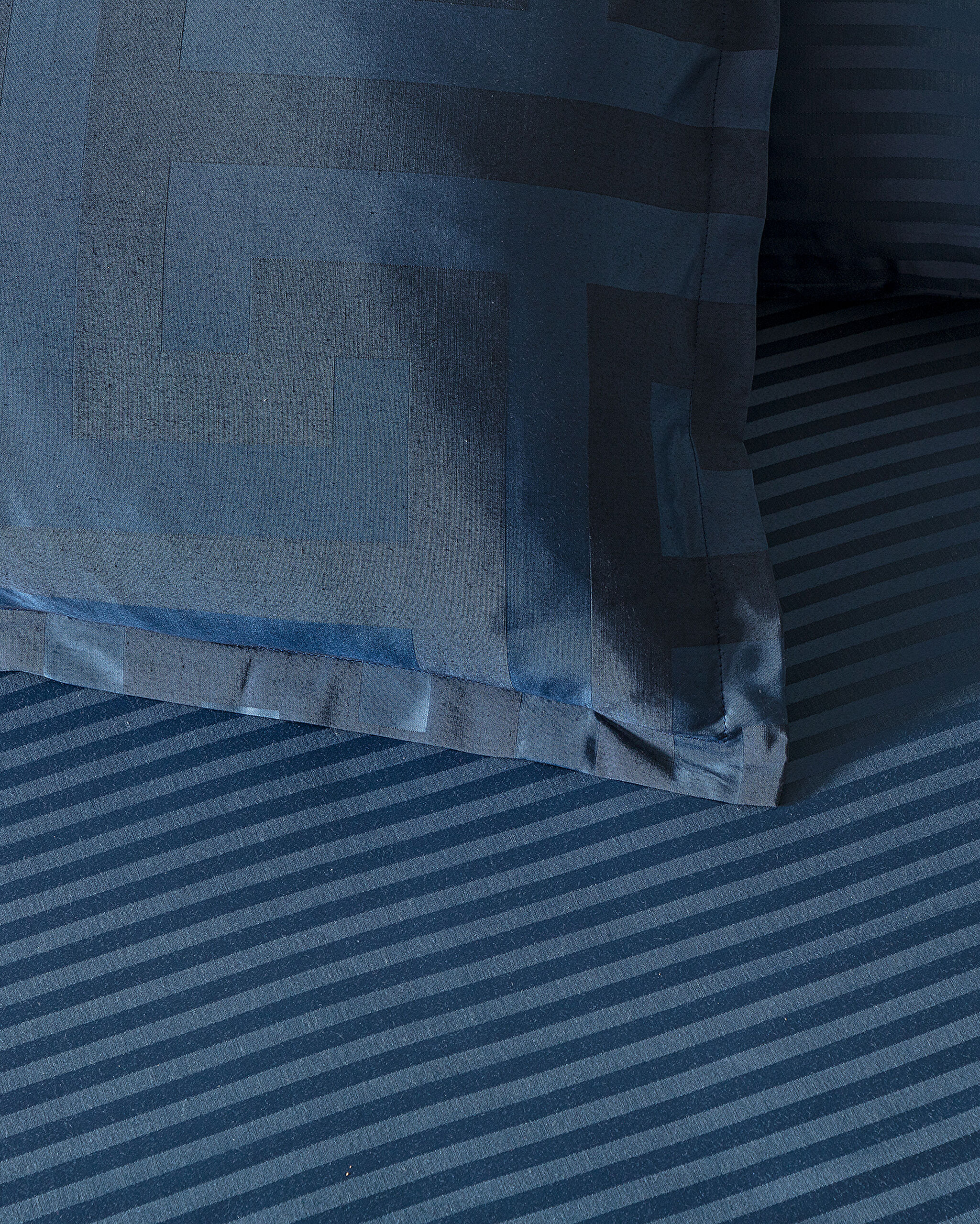 Belda King Size Duvet Cover Set - Jacquard Satin - 4