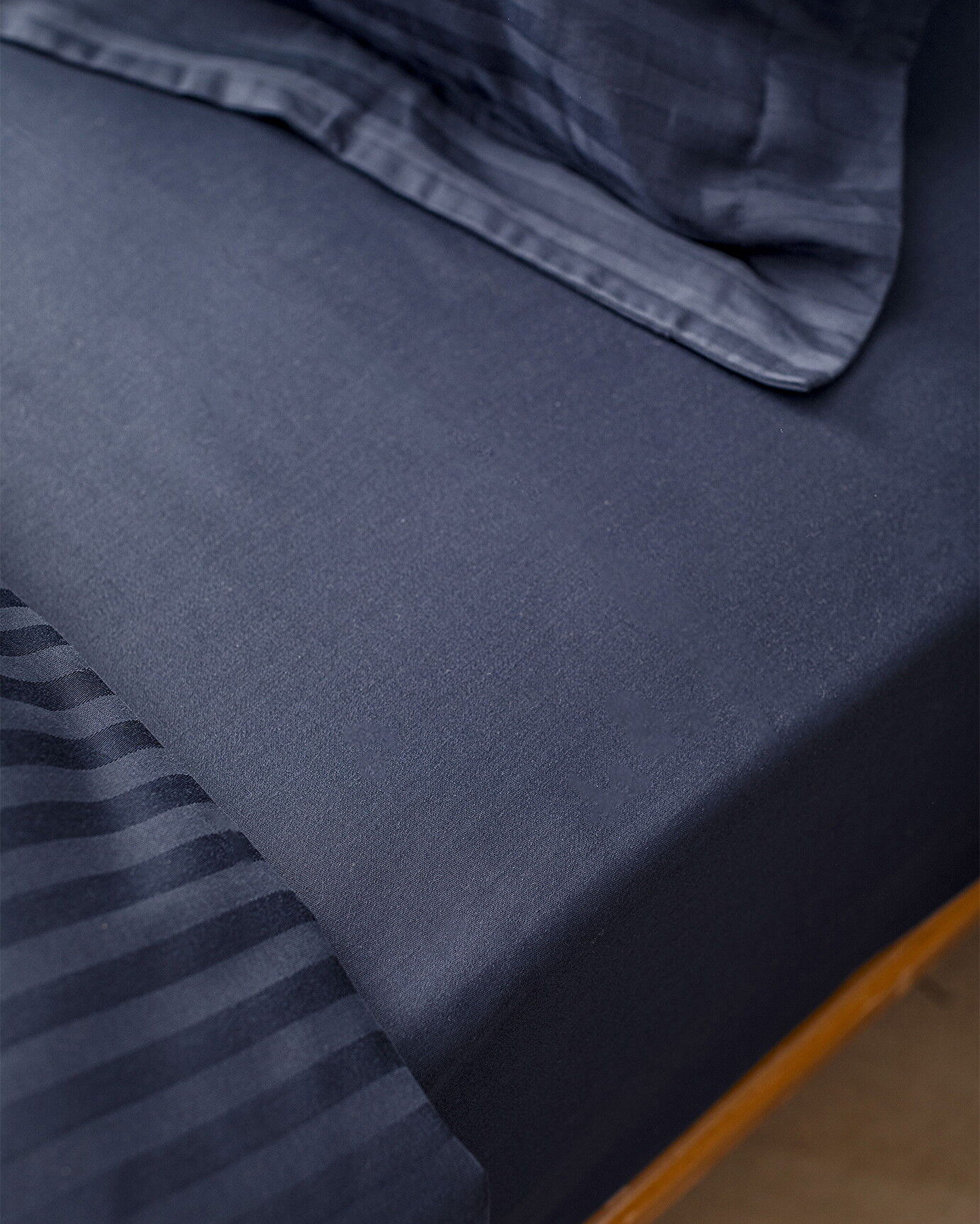 Elicia King Size Striped Satin Duvet Cover Set - 3