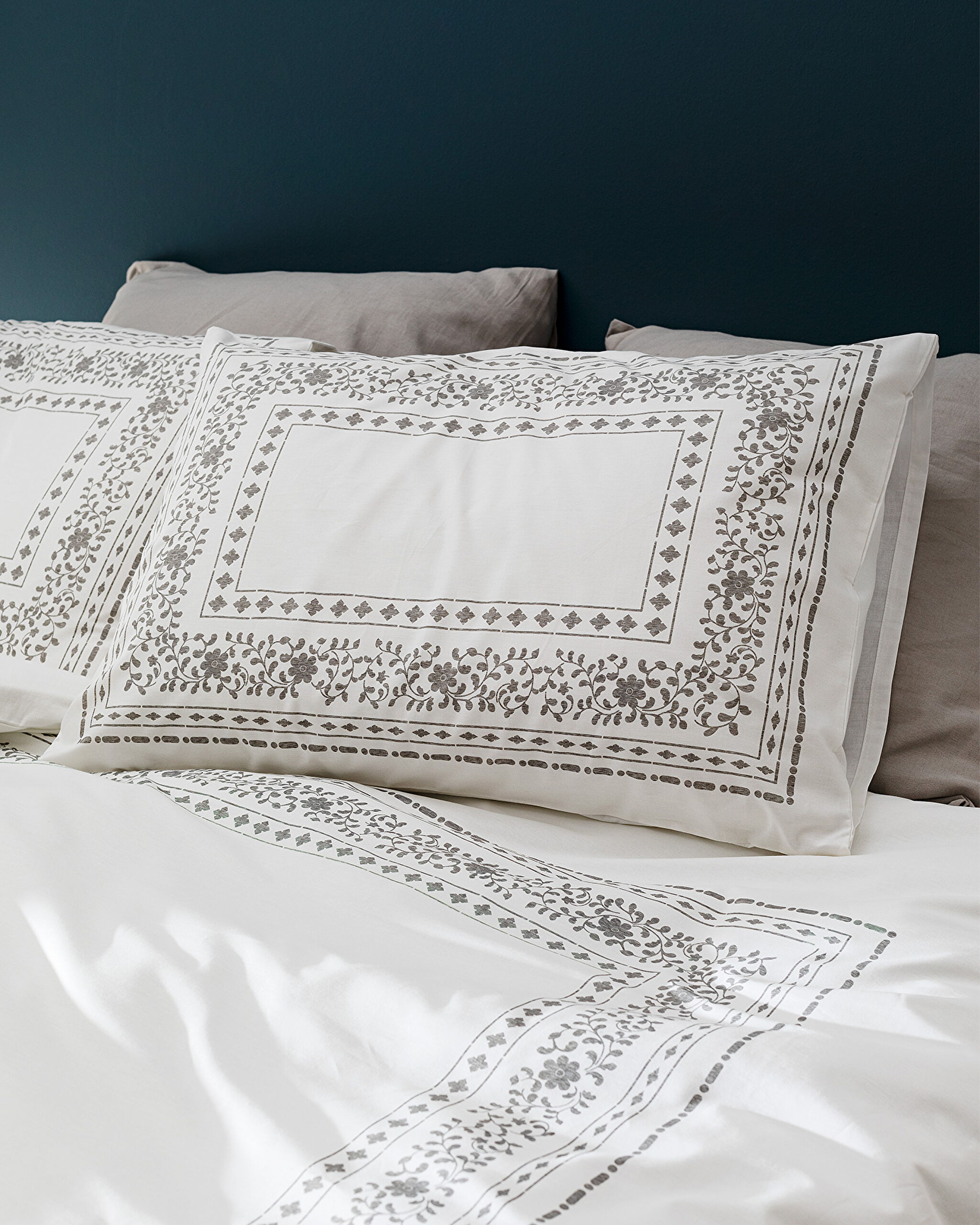 Arber Family Size 100% Cotton Duvet Cover Set - Gray - 2