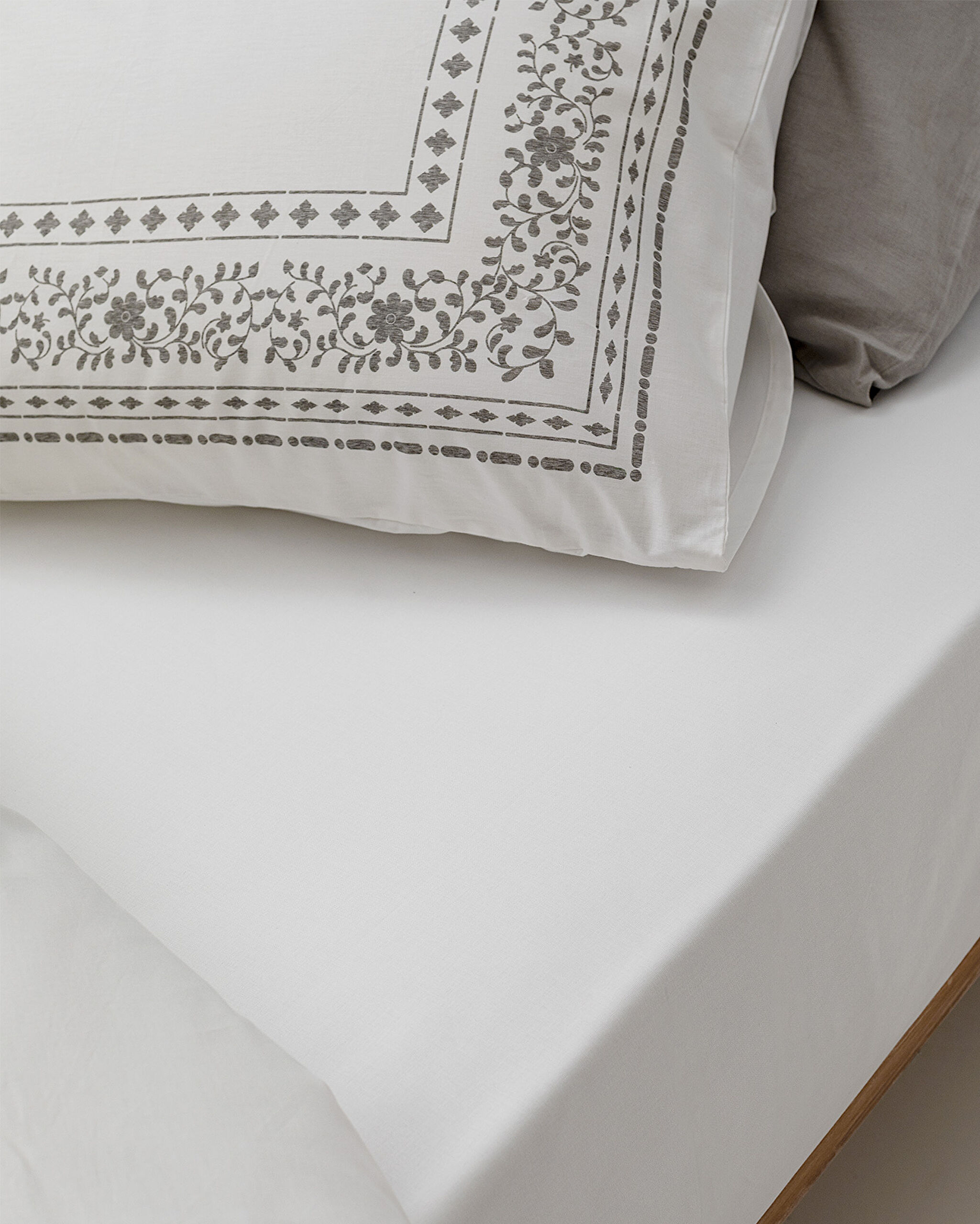 Arber Family Size 100% Cotton Duvet Cover Set - Gray - 4