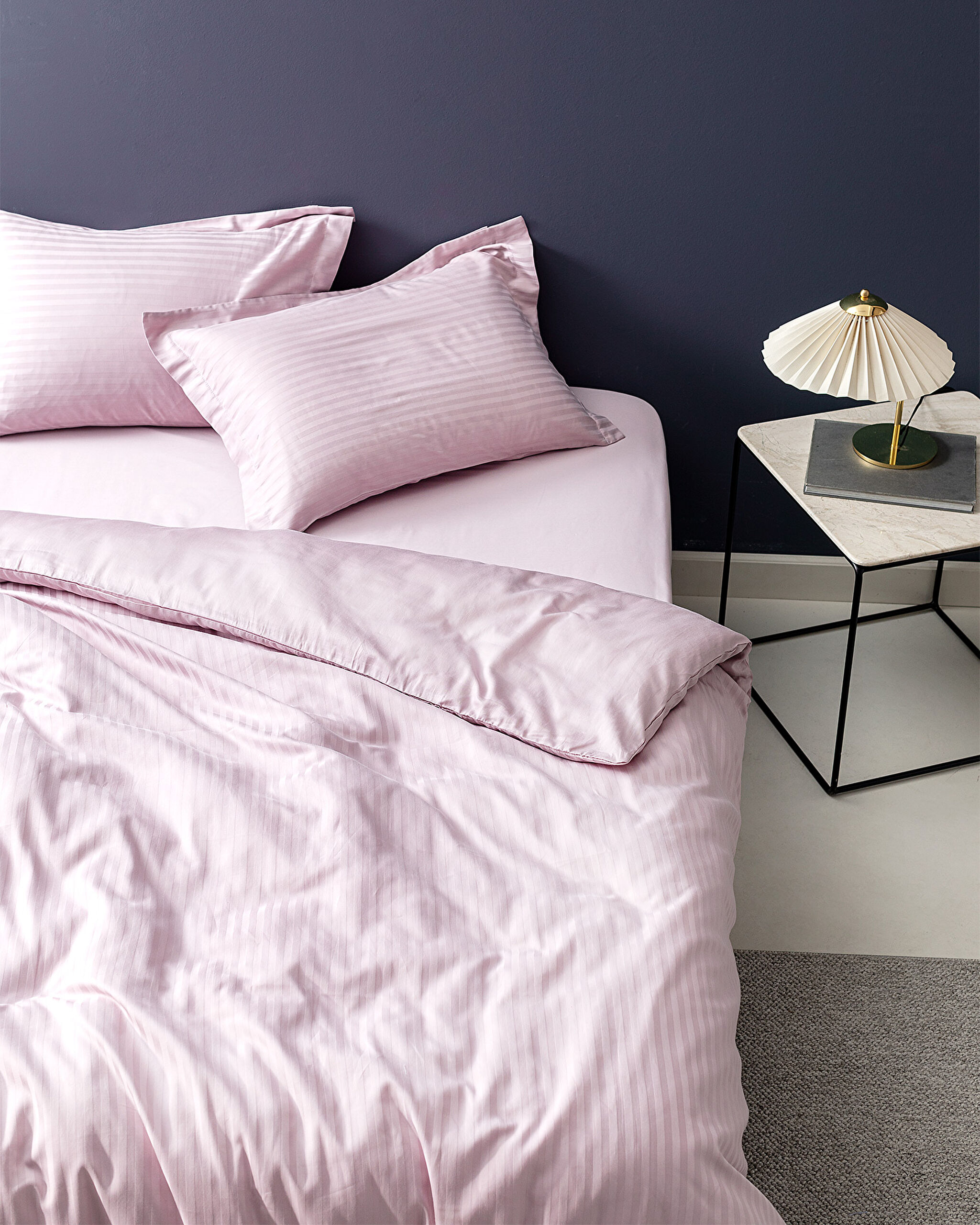 Parure de lit Elicia en satin rayé, taille familiale – Prune clair - 1