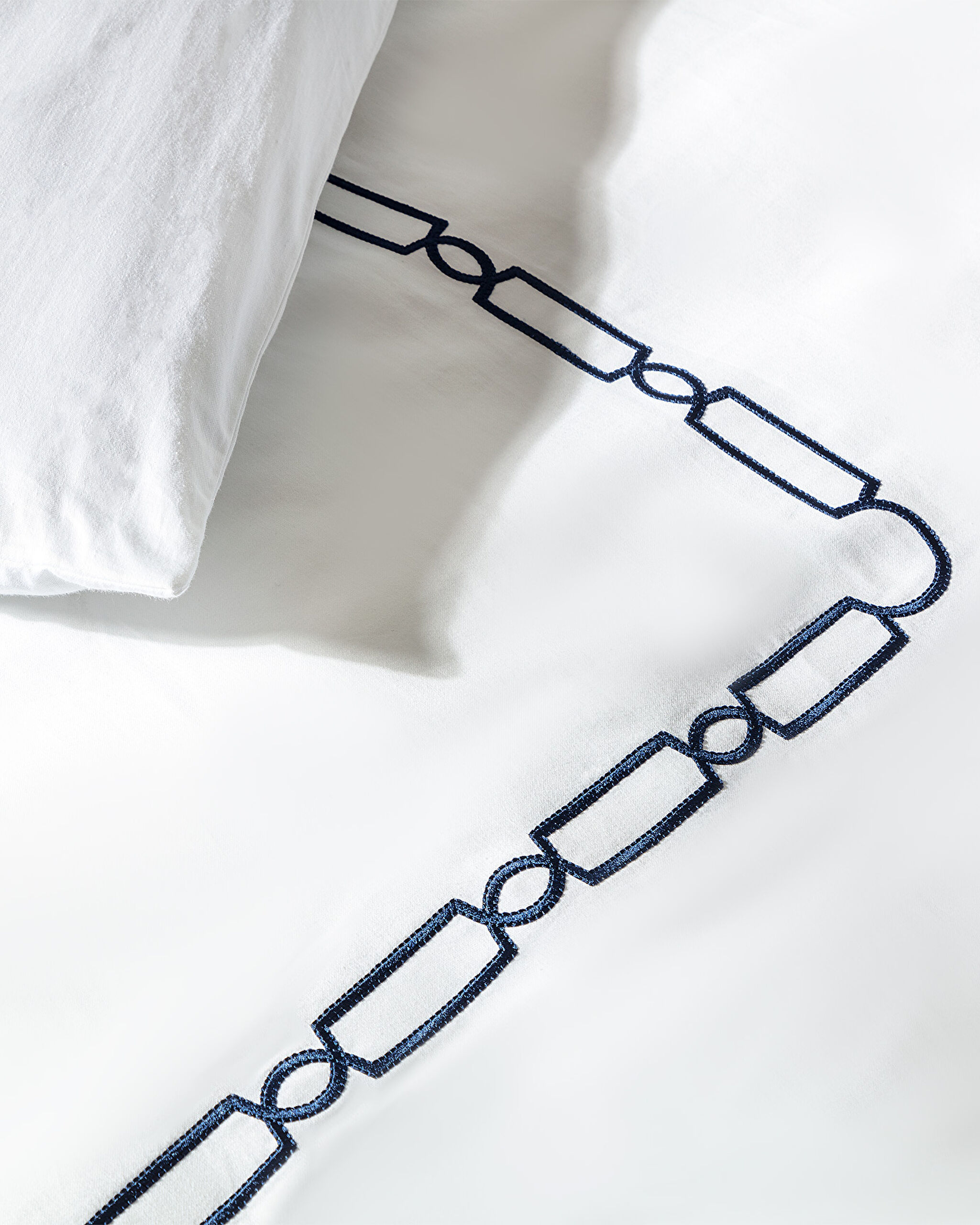 Ensemble Housse de Couette Brodée Taille Familiale Lis - Satin - Collection Yat - 3