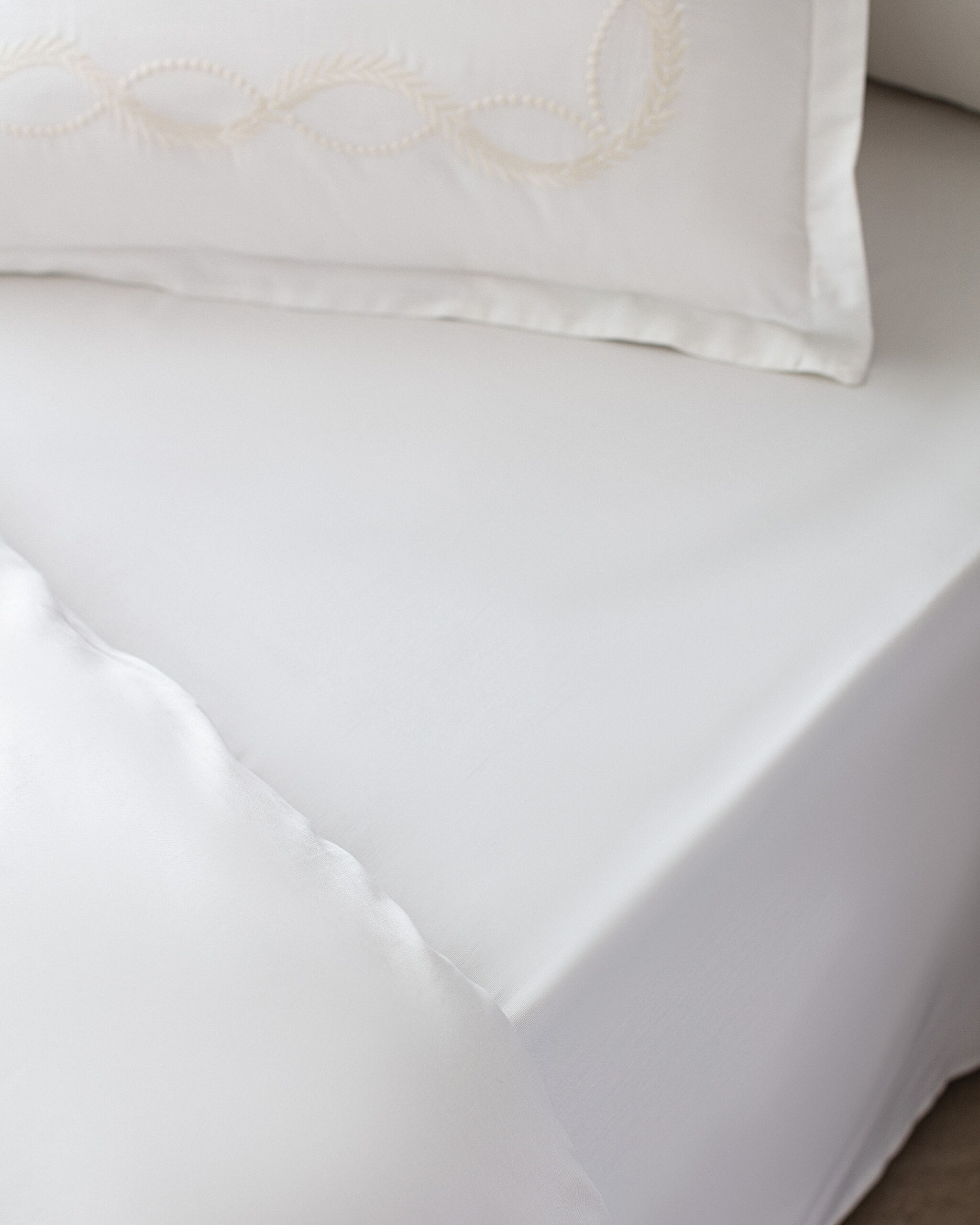 Marguerite Family Size Embroidered Satin Duvet Cover Set - Ecru - 5