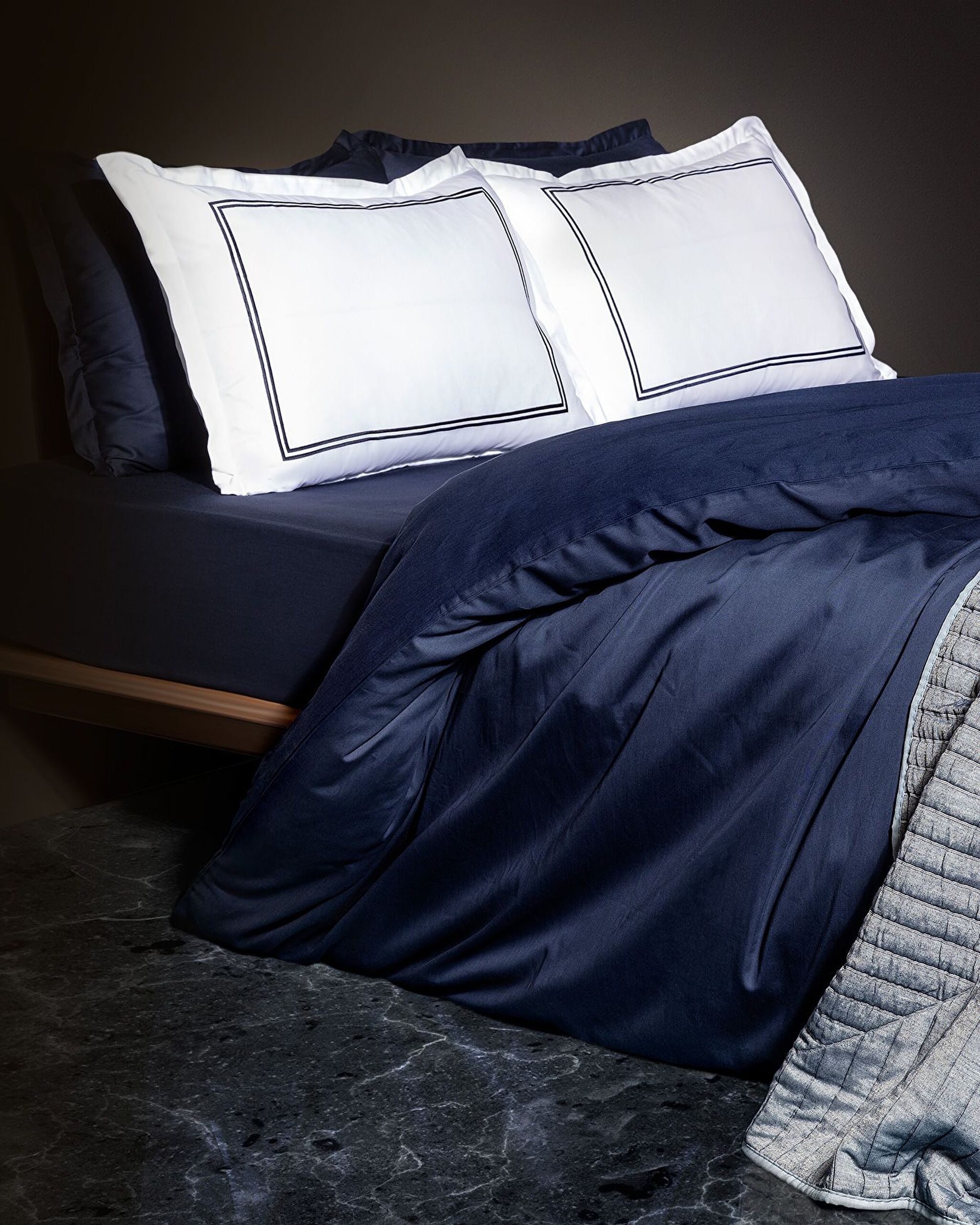 Ensemble Housse de Couette Brodée Taille Familiale Jacinthe - Satin - Collection Yat - 0