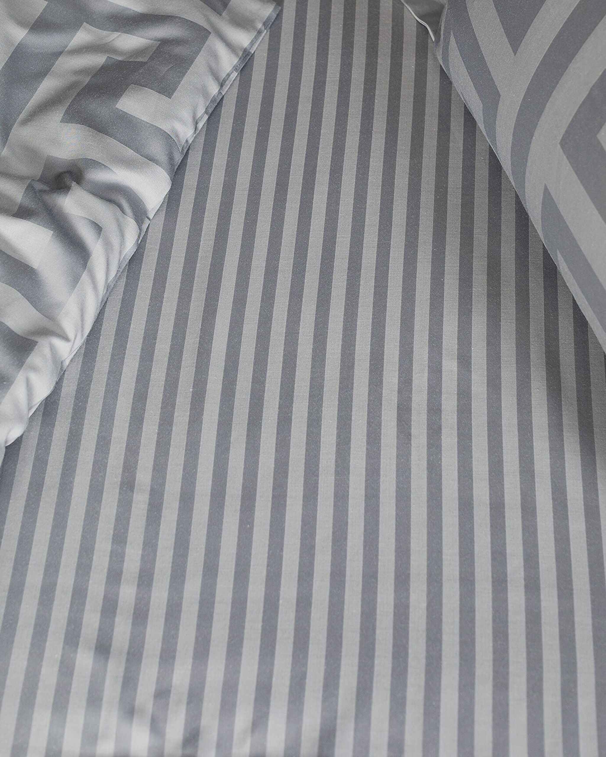 Belda Family Size Duvet Cover Set - Jacquard Satin - 4