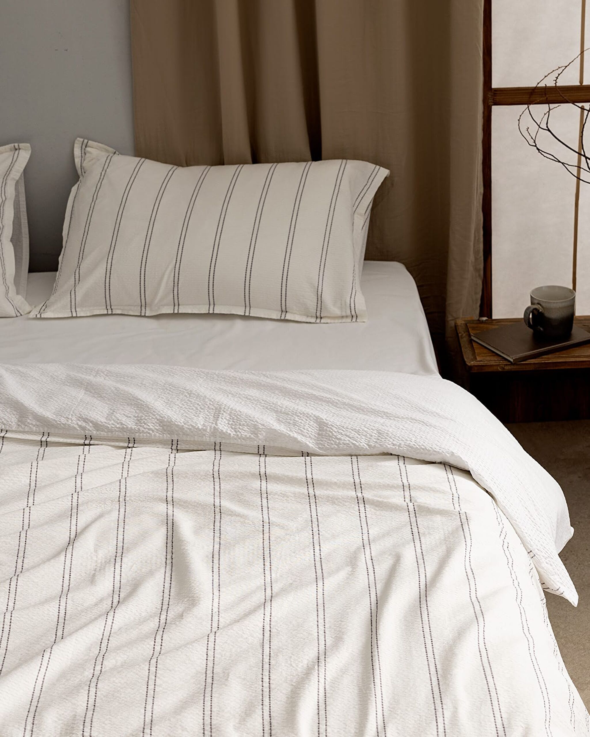 Ensemble de housse de couette en seersucker lavé 100 % coton à rayures Linda - Blanc/Anthracite - 2