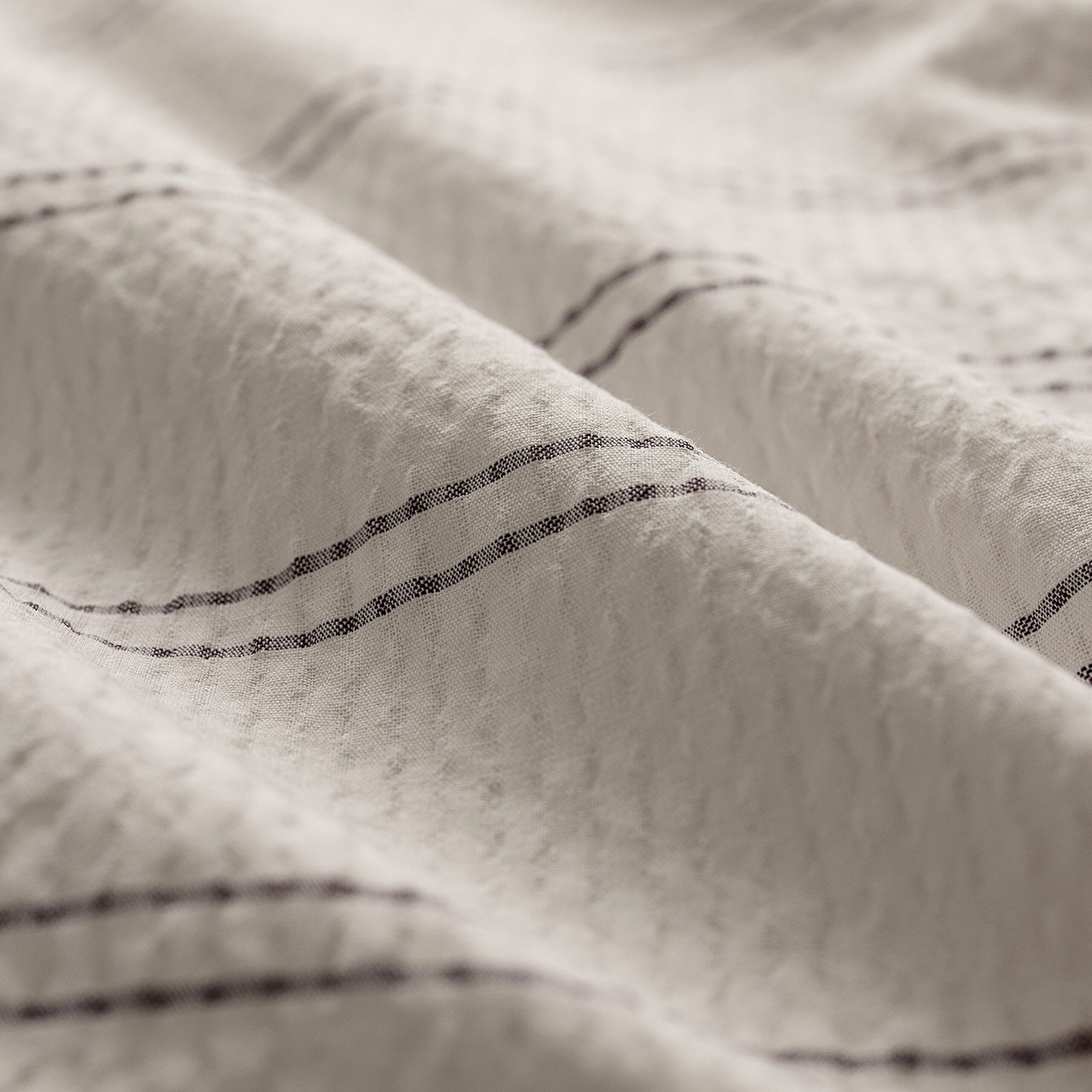 Ensemble de housse de couette en seersucker lavé 100 % coton à rayures Linda - Blanc/Anthracite - 5