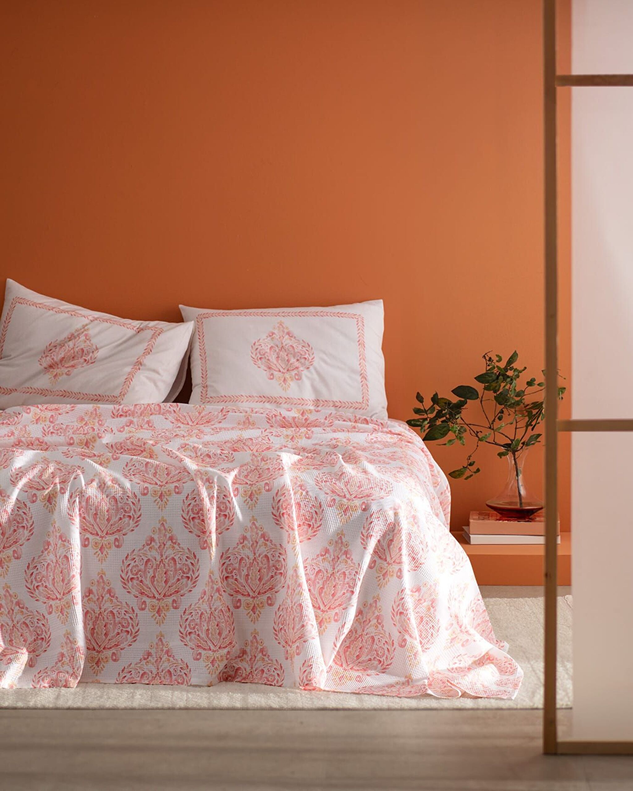 مجموعة بيكيه مطبوعة ببطاقة مزدوجة من Theoni - 0