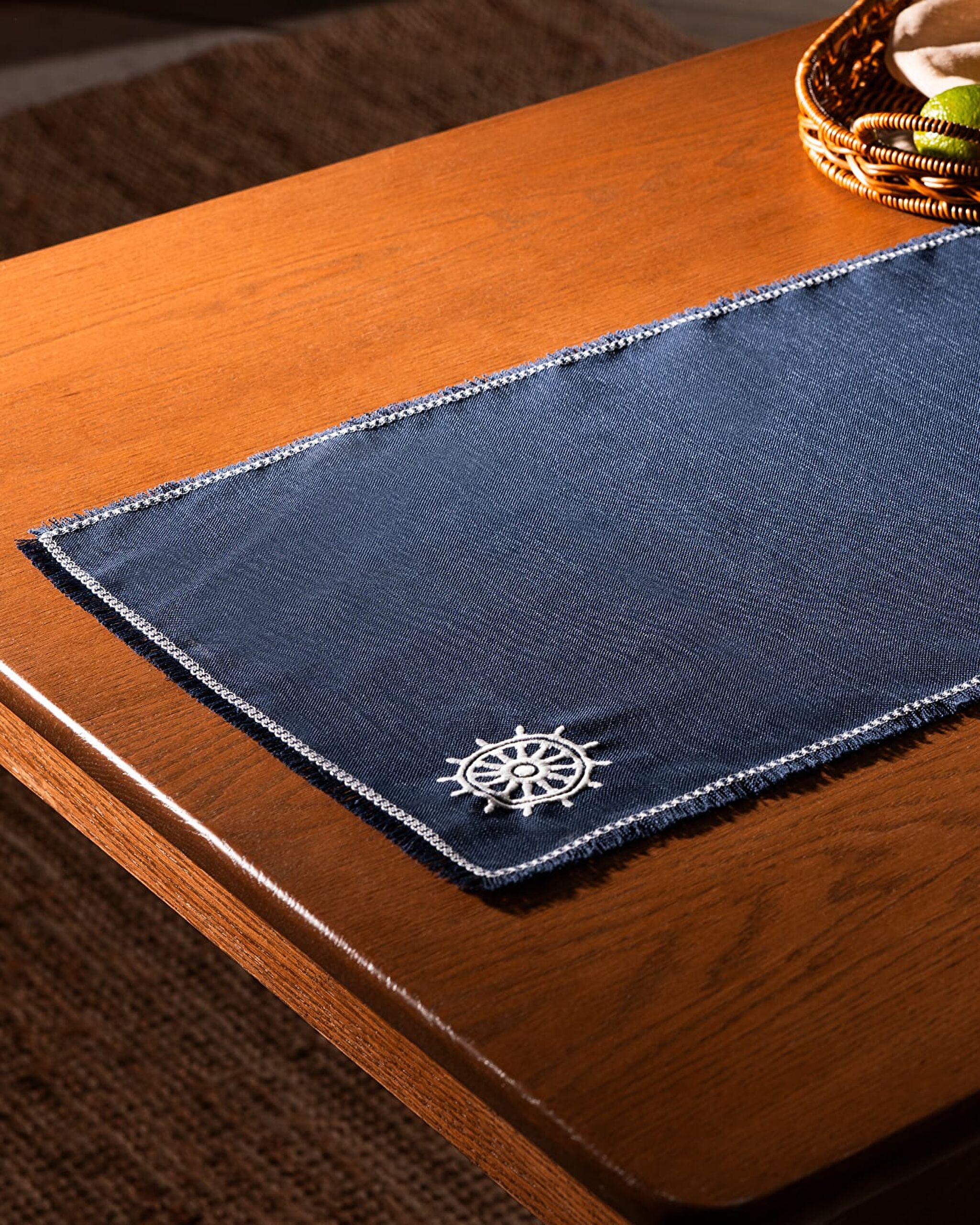 عداء البوصلة - 0