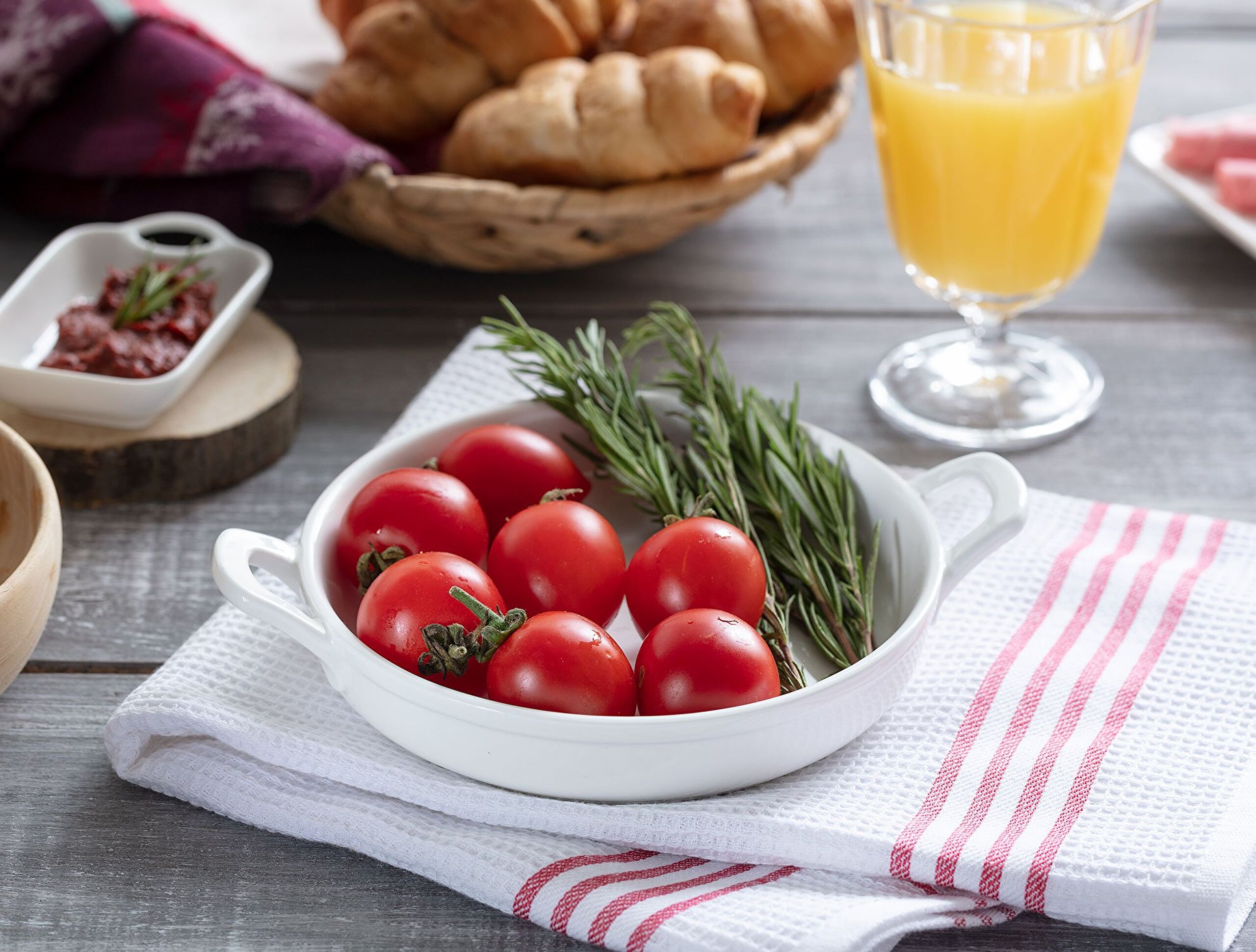 Petit Concept Teller mit rundem Griff - 0