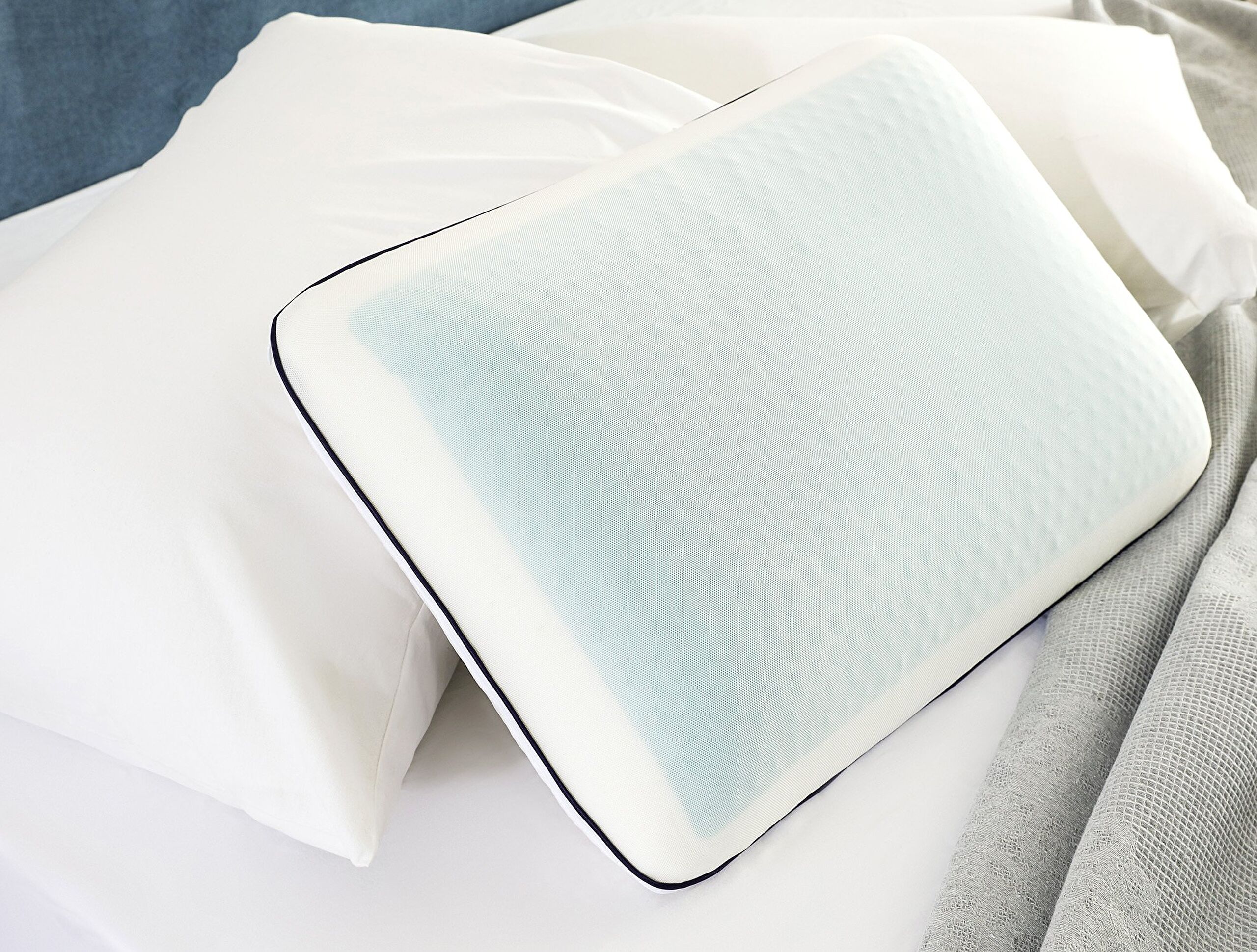 Fuchsia Visco Gel Cooling Pillow - 0