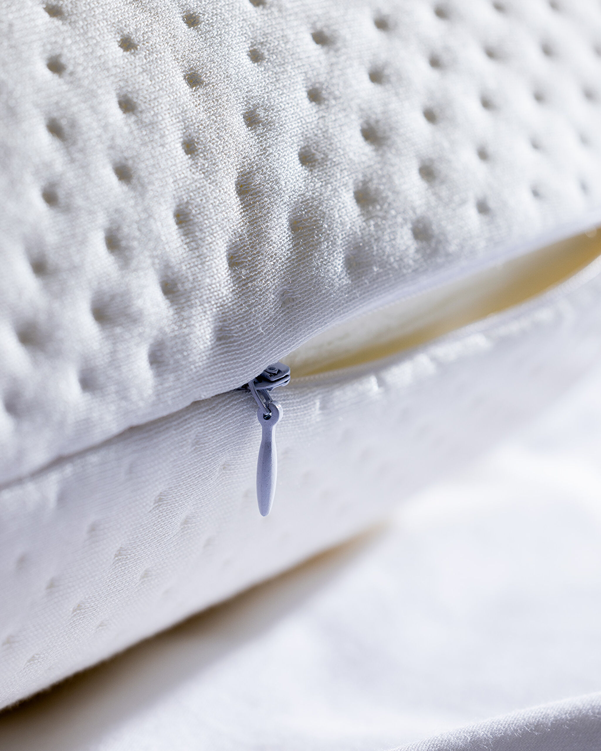 Donna Visco Chubby Pillow - White - 60x40 cm - 3