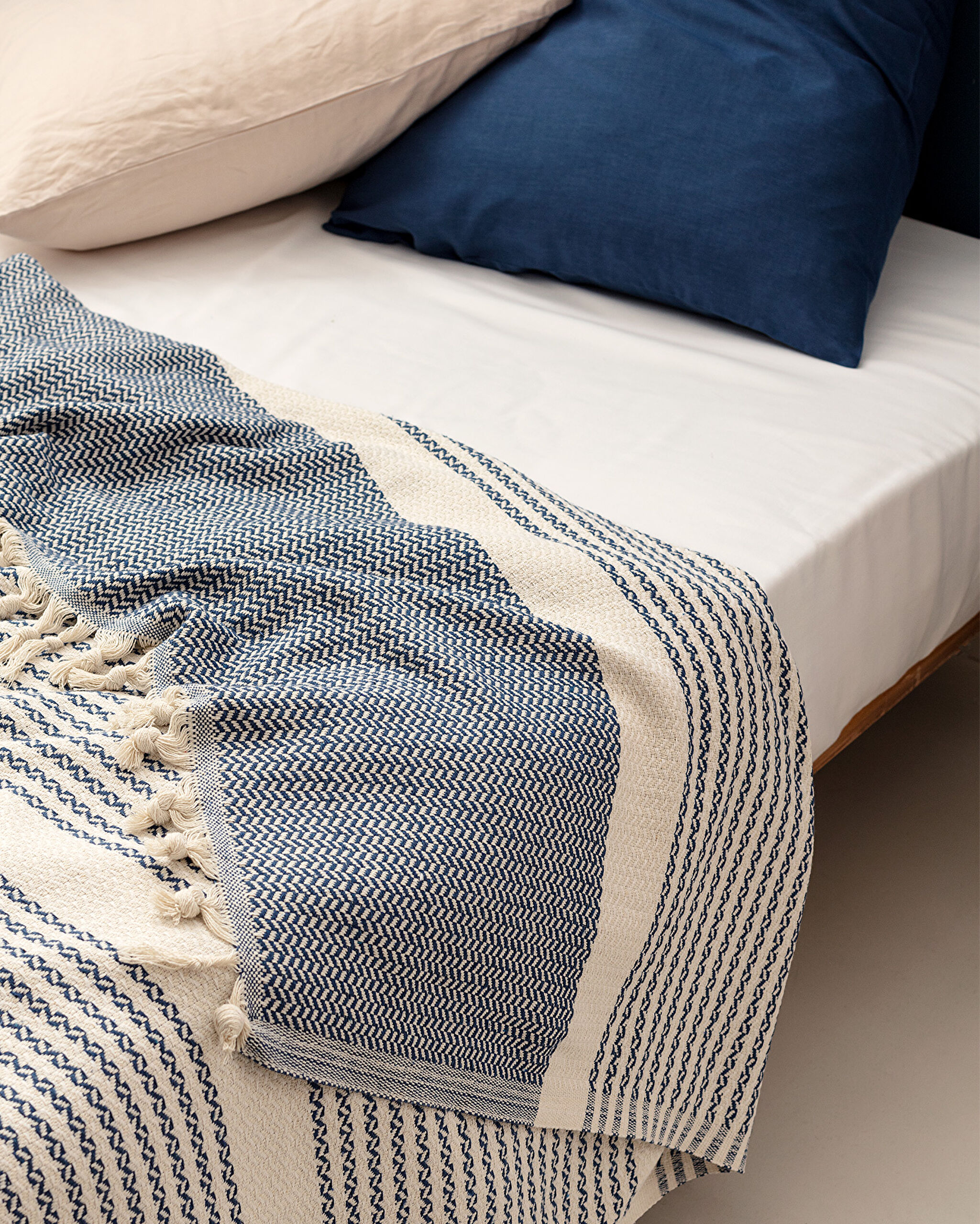 Denney Doppelbett-Tagesdecke - Ecru/Indigo - 2