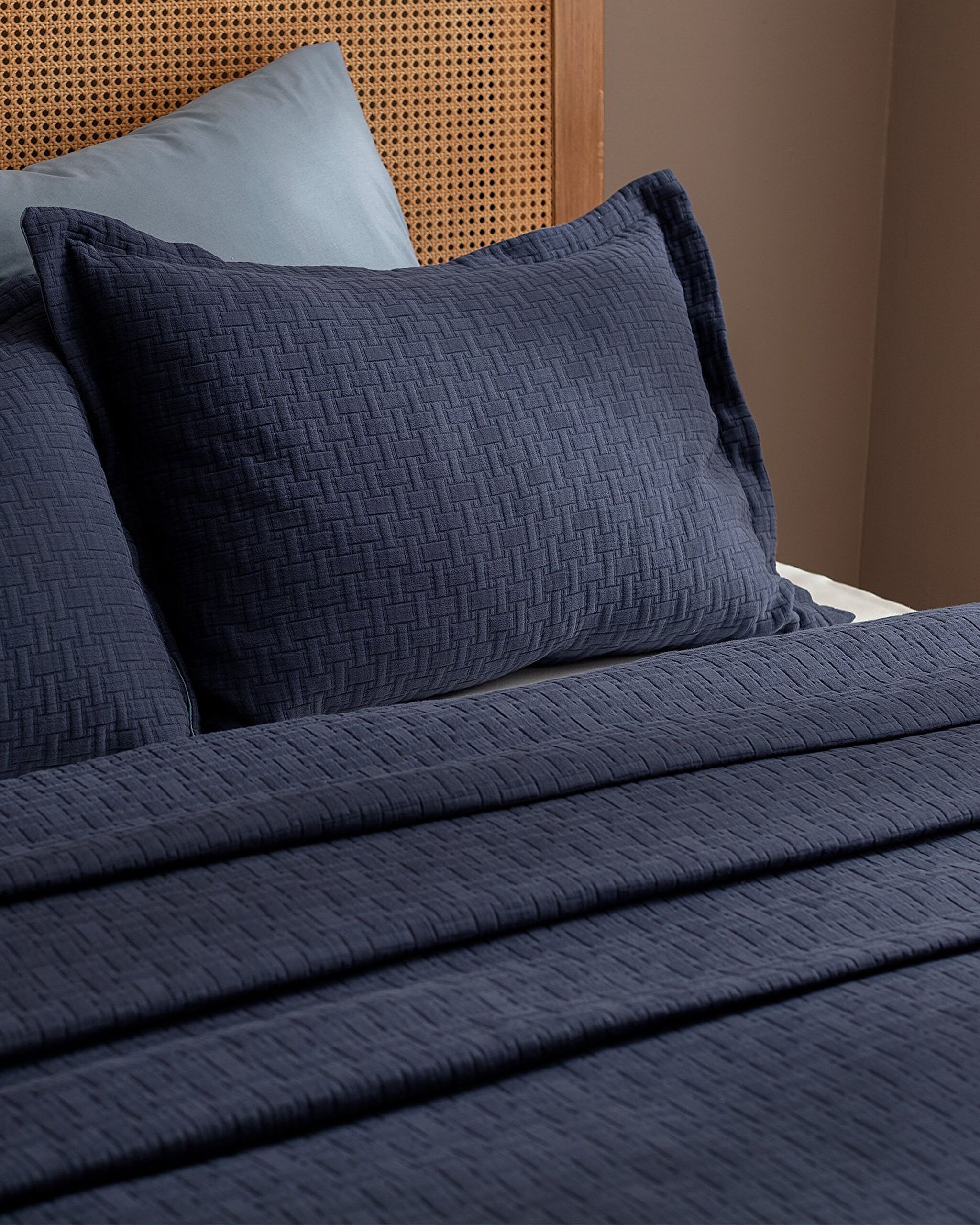 Berthe King Size Bedspread - 1