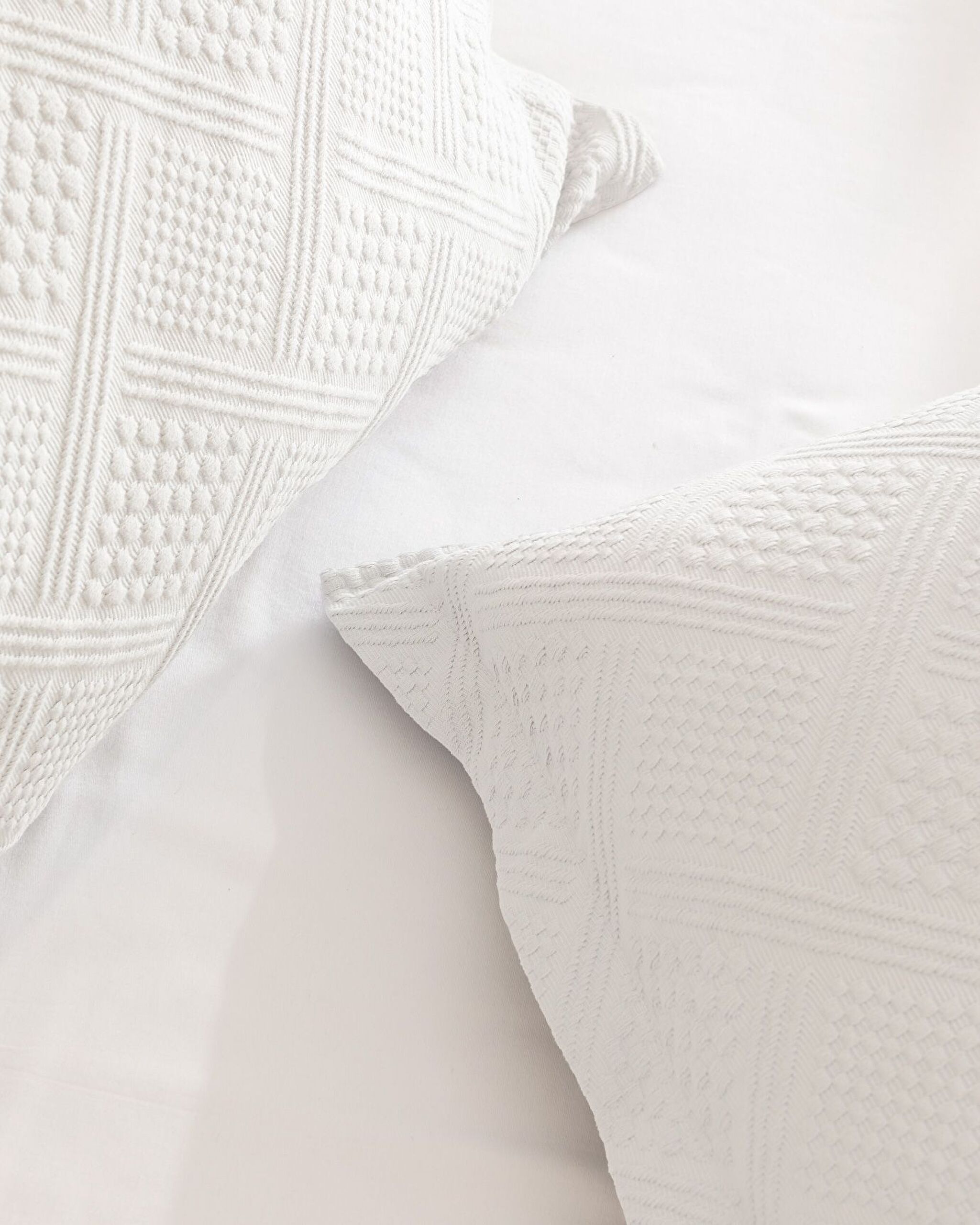 Dreieckige Tagesdecke für King-Size-Betten aus 100 % Baumwolle – Weiß – Luxuskollektion - 4