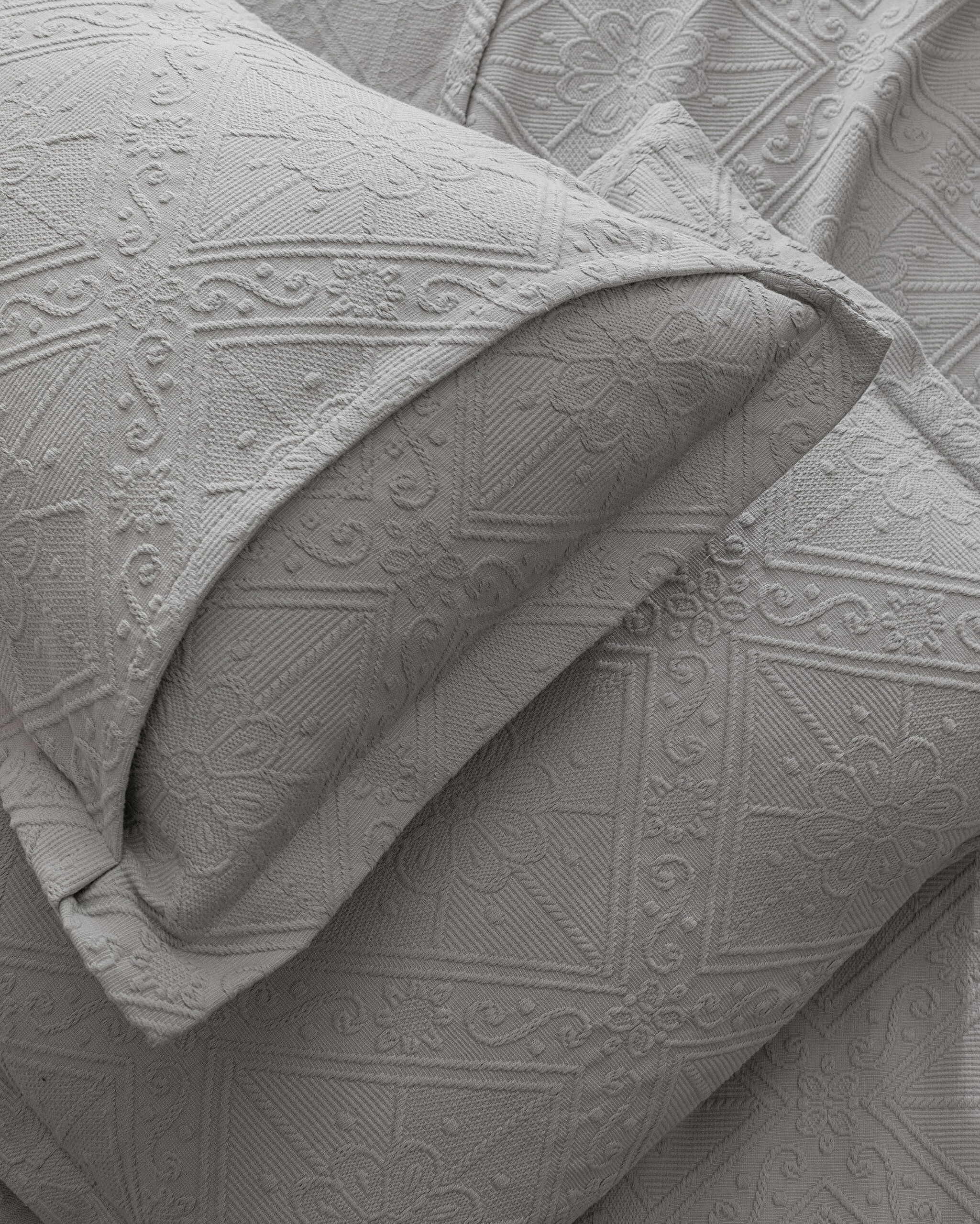 ⁠ Marjolaina King Size Bedspread_4}