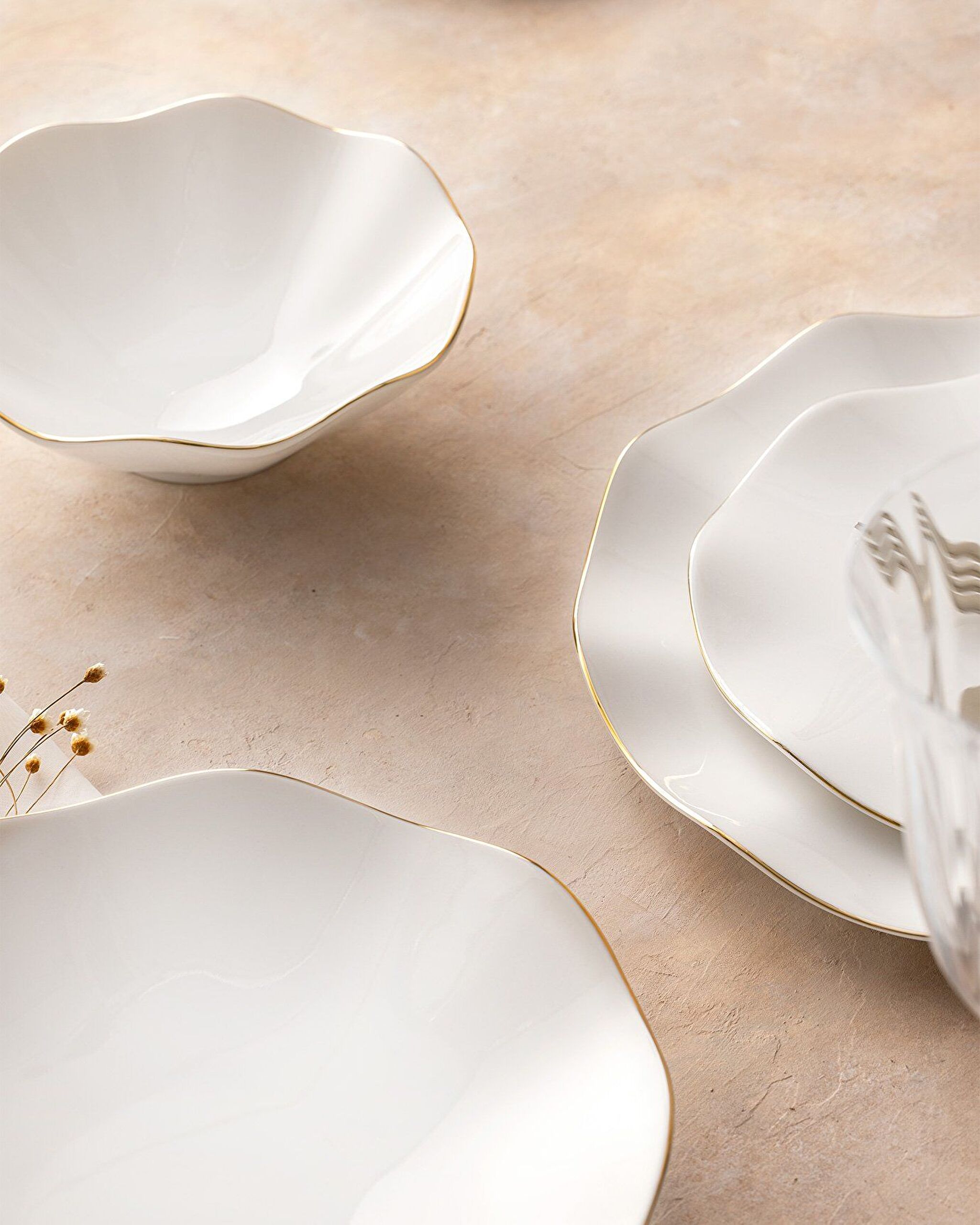 Manarolo 24 Piece Dinner Set for 6 People - White/Gold - 4