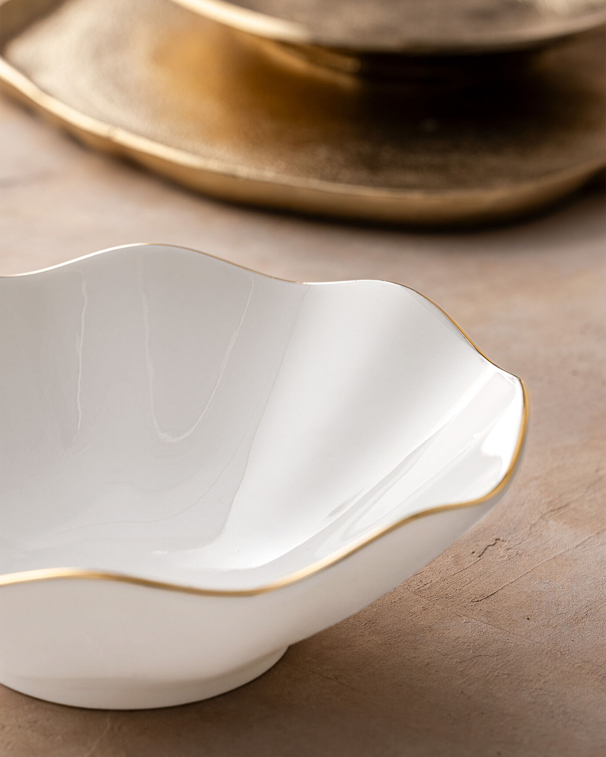 Manarolo 24 Piece Dinner Set for 6 People - White/Gold - 2