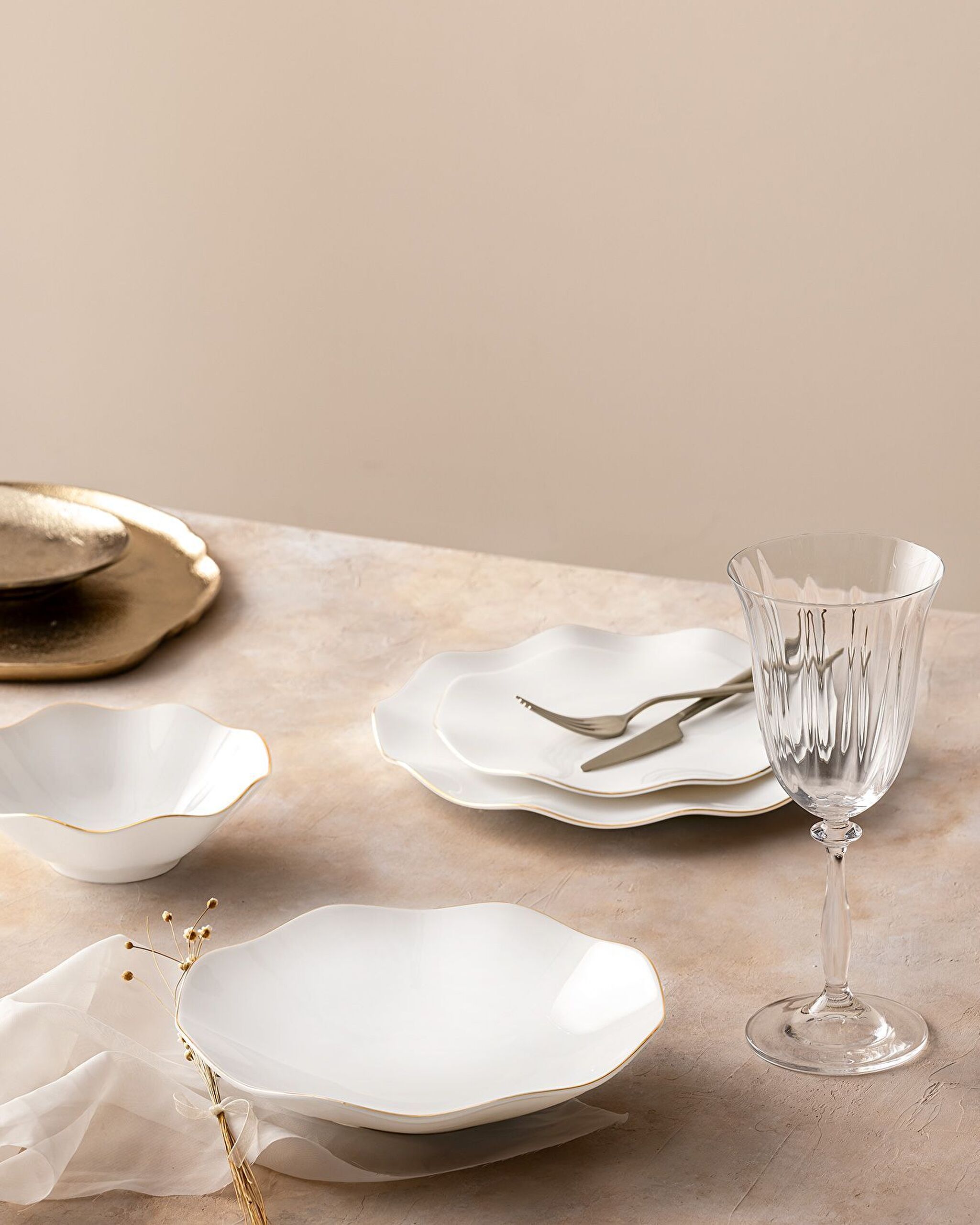 Manarolo 24 Piece Dinner Set for 6 People - White/Gold - 1