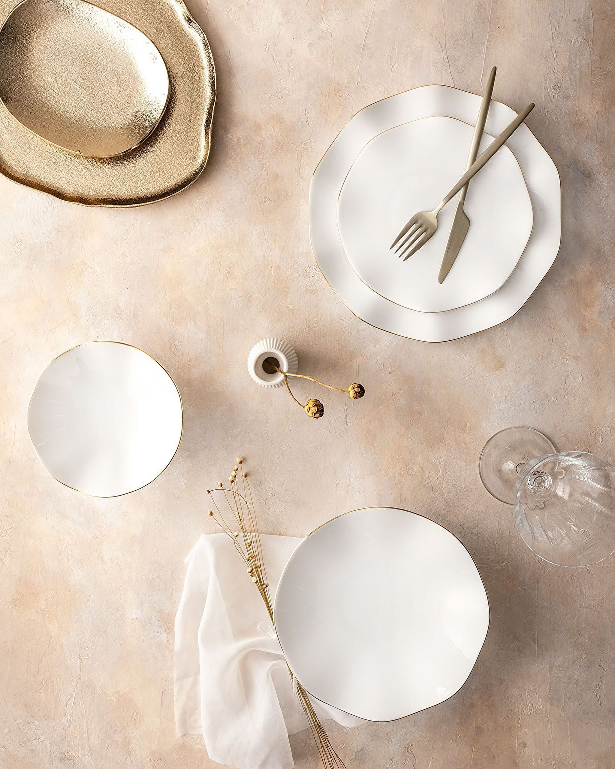 Manarolo 24 Piece Dinner Set for 6 People - White/Gold - 0